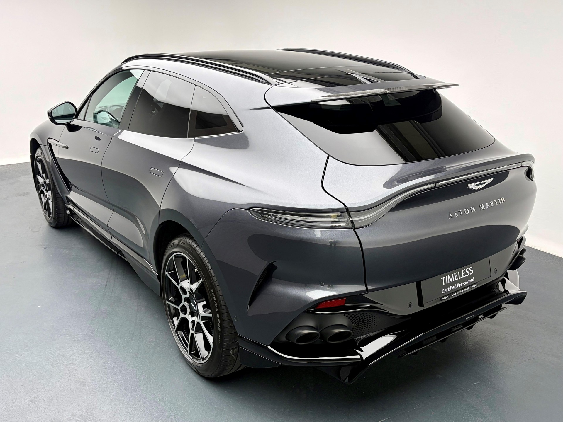 ASTON MARTIN DBX 707 4.0 V8 Bi-Turbo-showroom-element-1