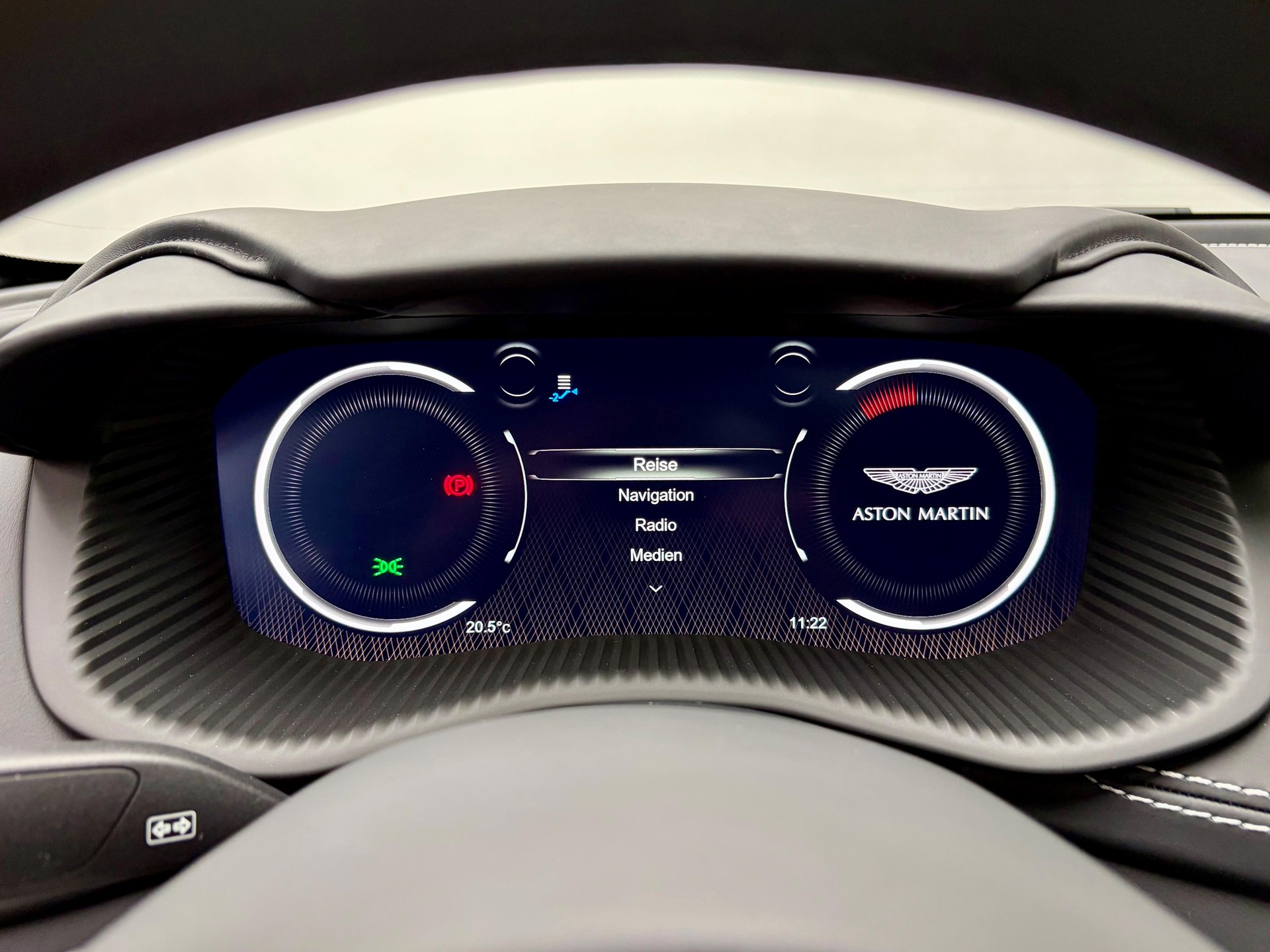 ASTON MARTIN DBX 707 4.0 V8 Bi-Turbo-image-7