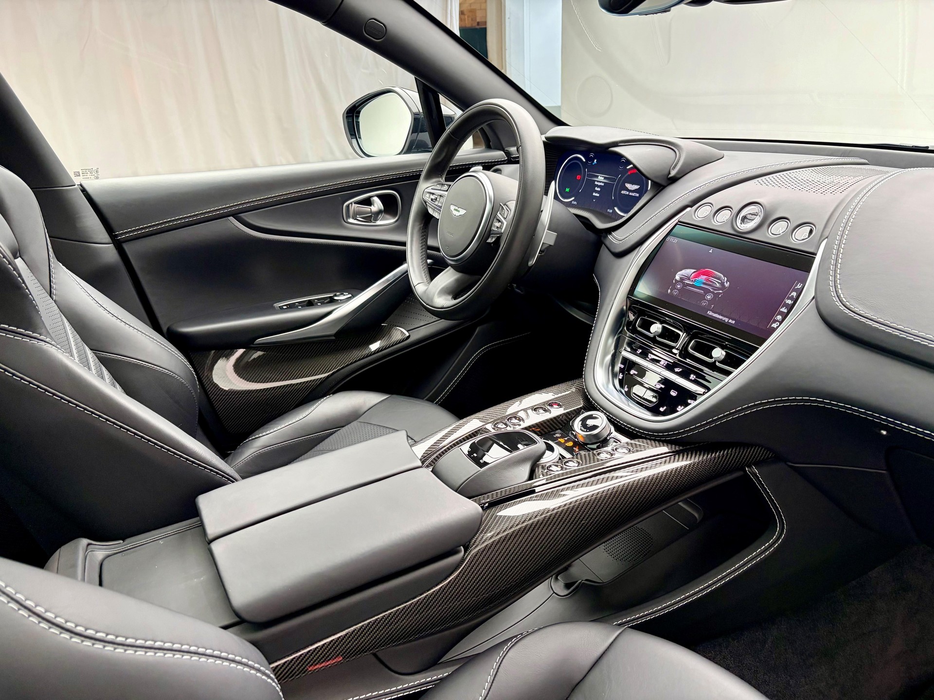 ASTON MARTIN DBX 707 4.0 V8 Bi-Turbo-image-9