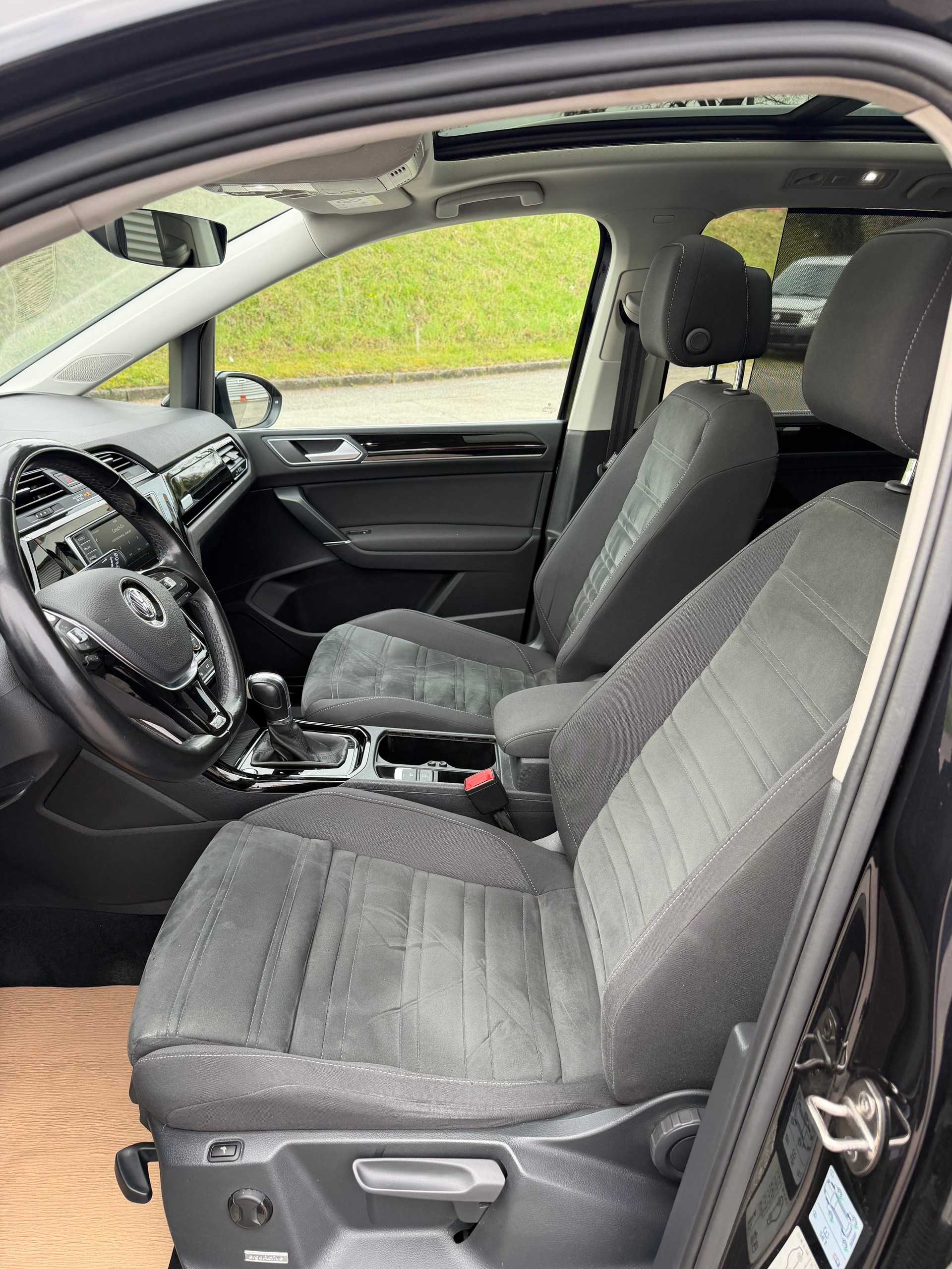 VW Touran 2.0 TDI BlueMotion Technology Highline DSG-image-8
