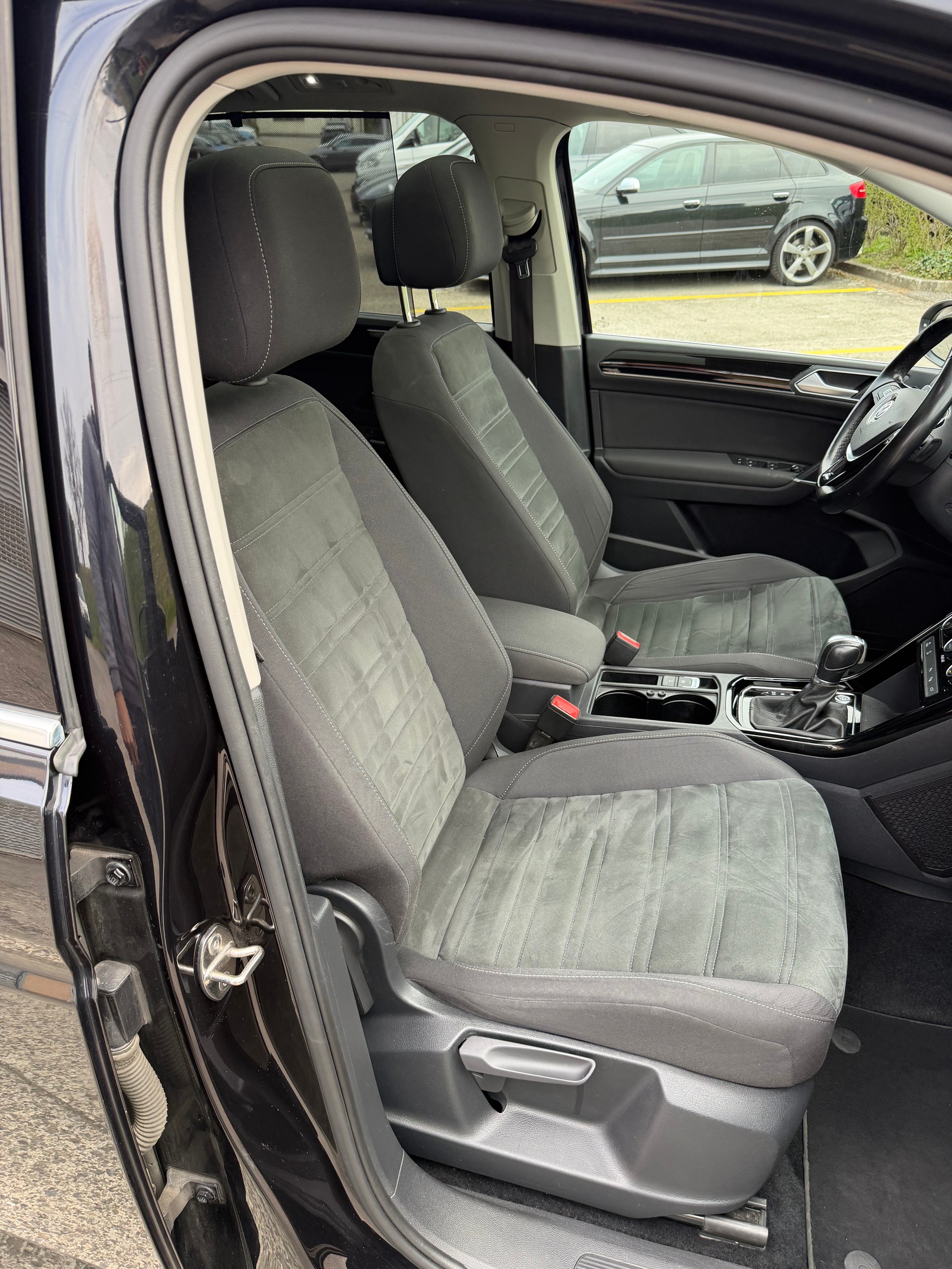 VW Touran 2.0 TDI BlueMotion Technology Highline DSG-image-18