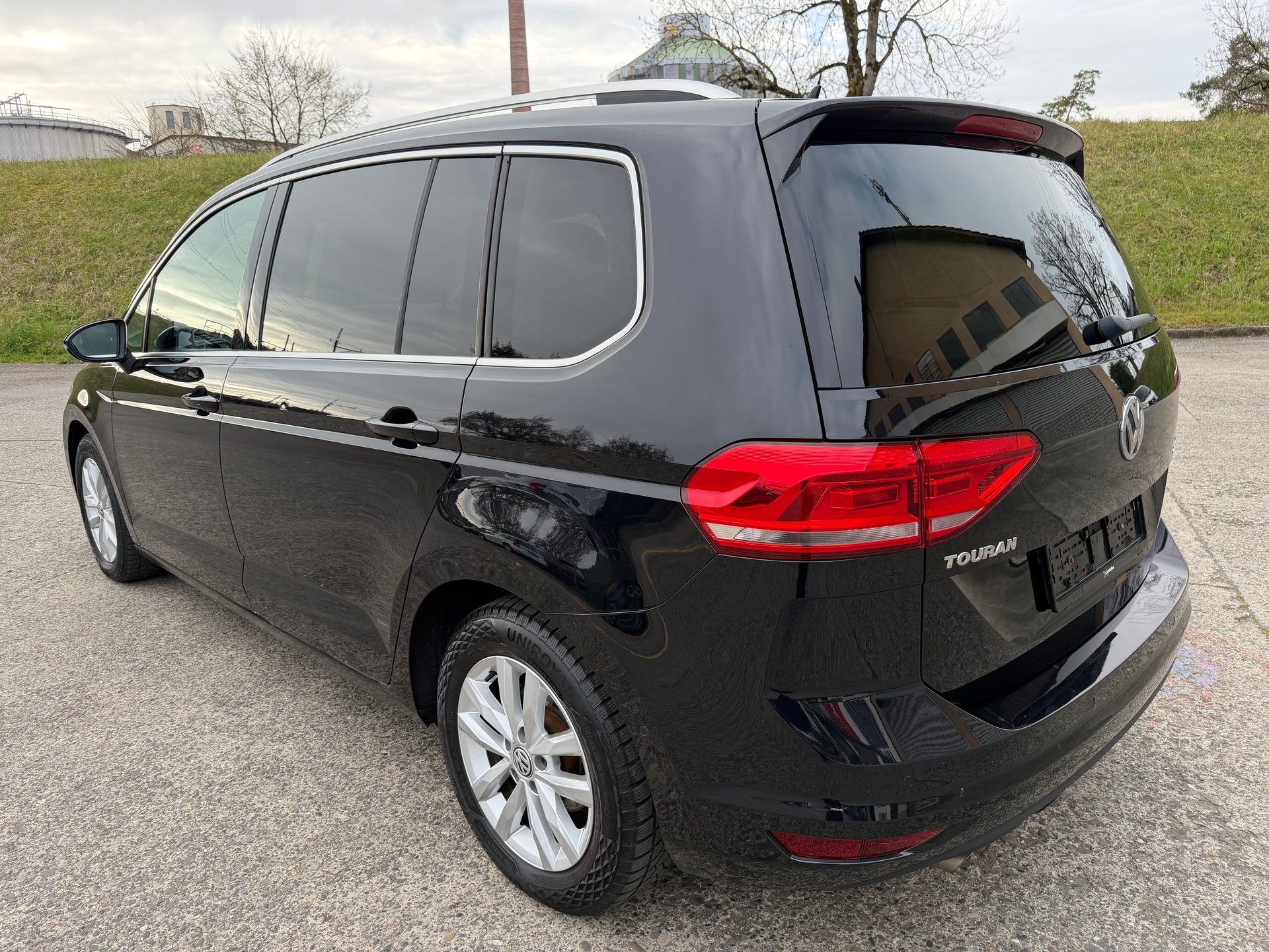 VW Touran 2.0 TDI BlueMotion Technology Highline DSG-showroom-element-2