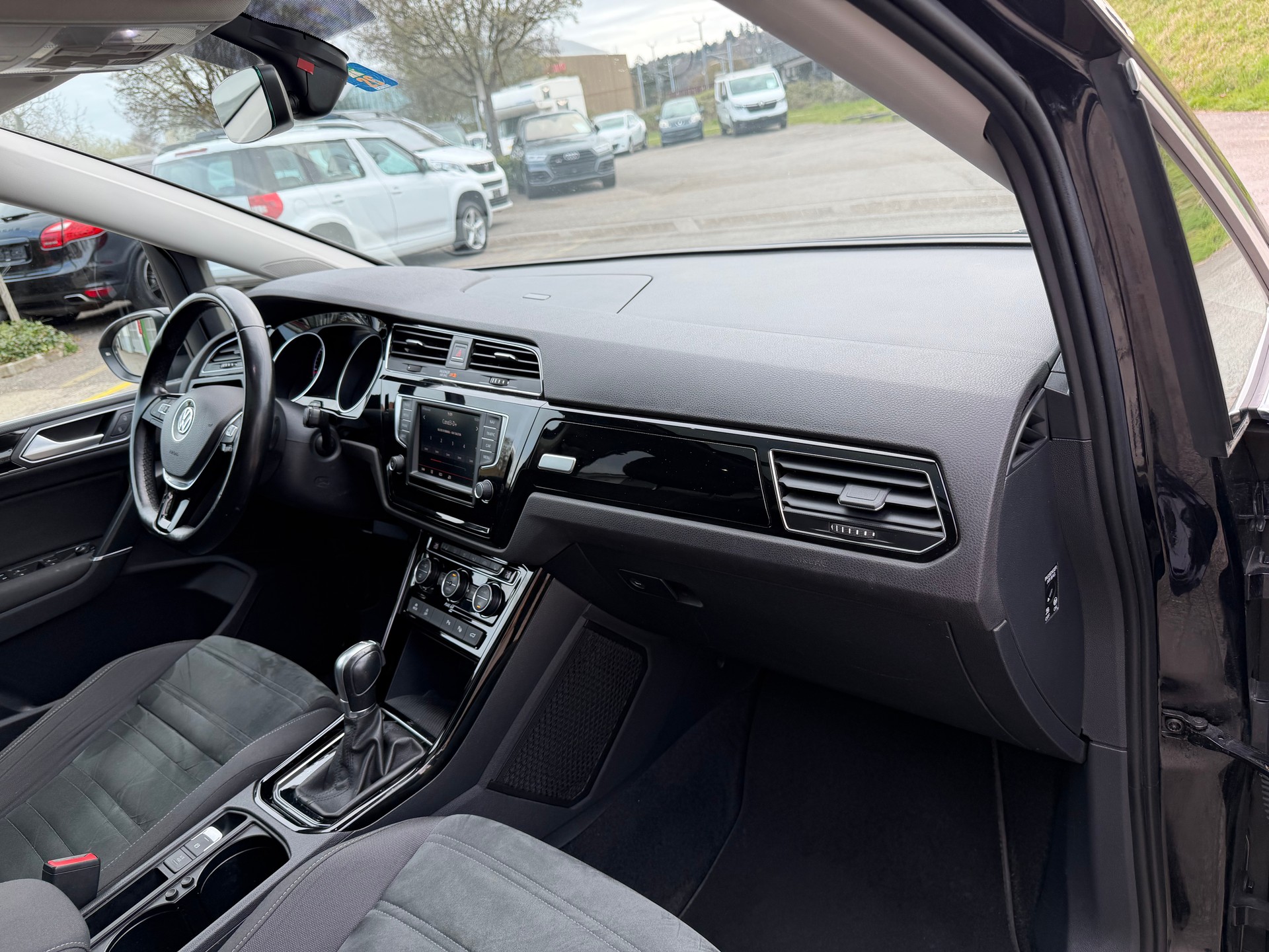 VW Touran 2.0 TDI BlueMotion Technology Highline DSG-image-19