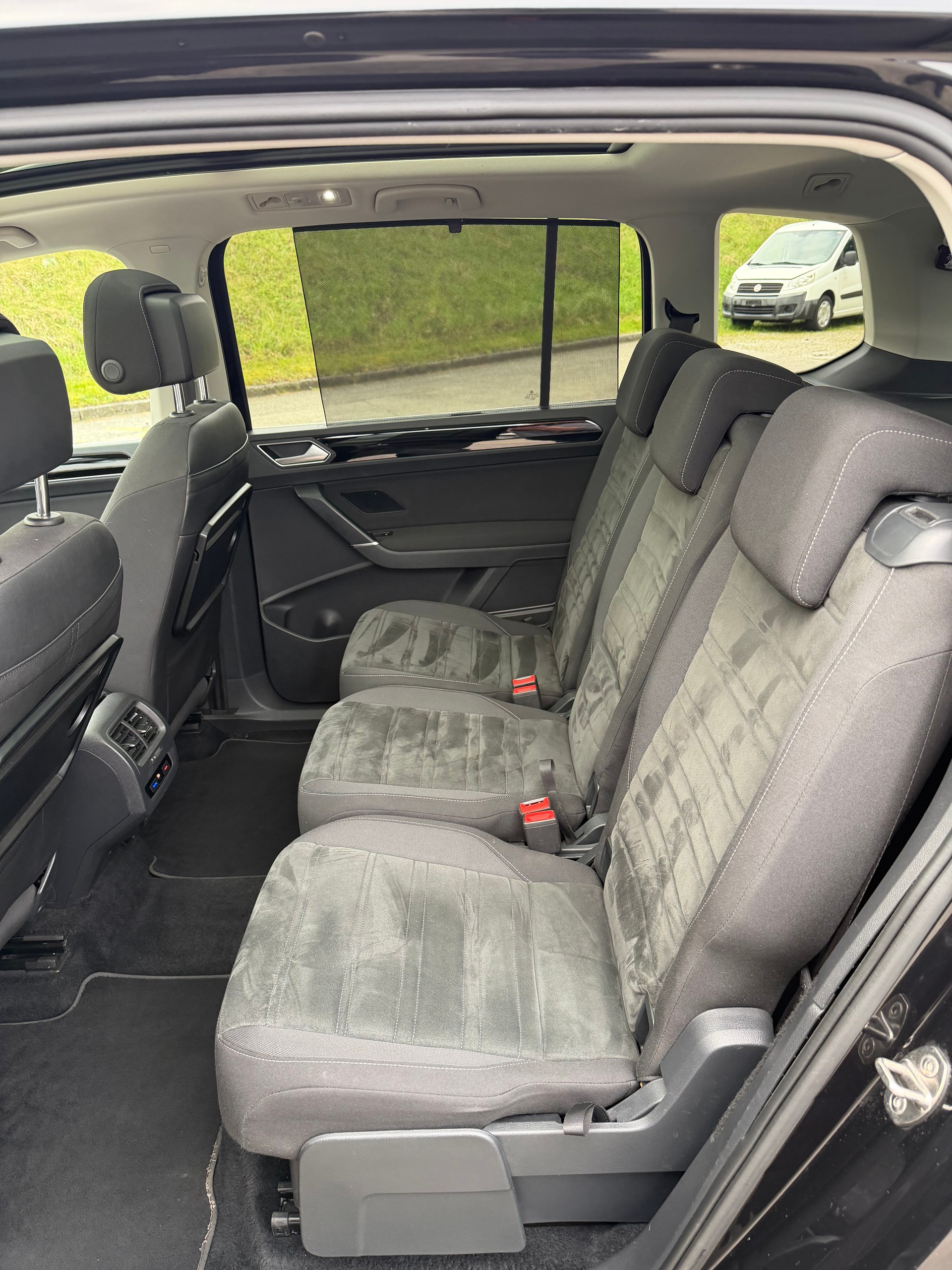 VW Touran 2.0 TDI BlueMotion Technology Highline DSG-image-14