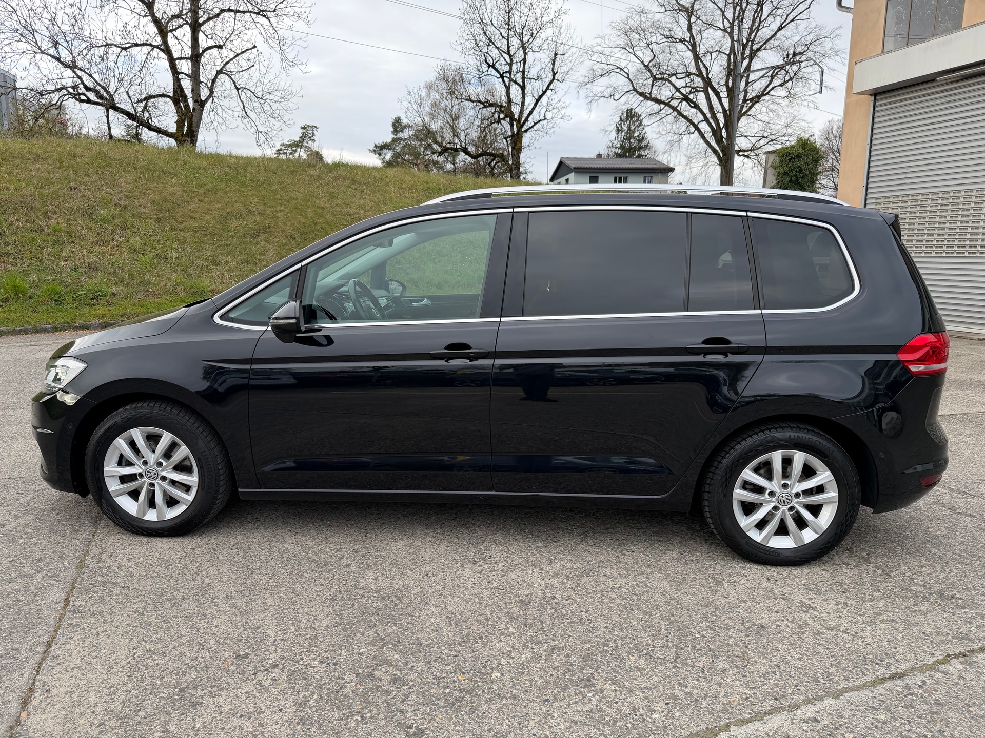 VW Touran 2.0 TDI BlueMotion Technology Highline DSG-showroom-element-1