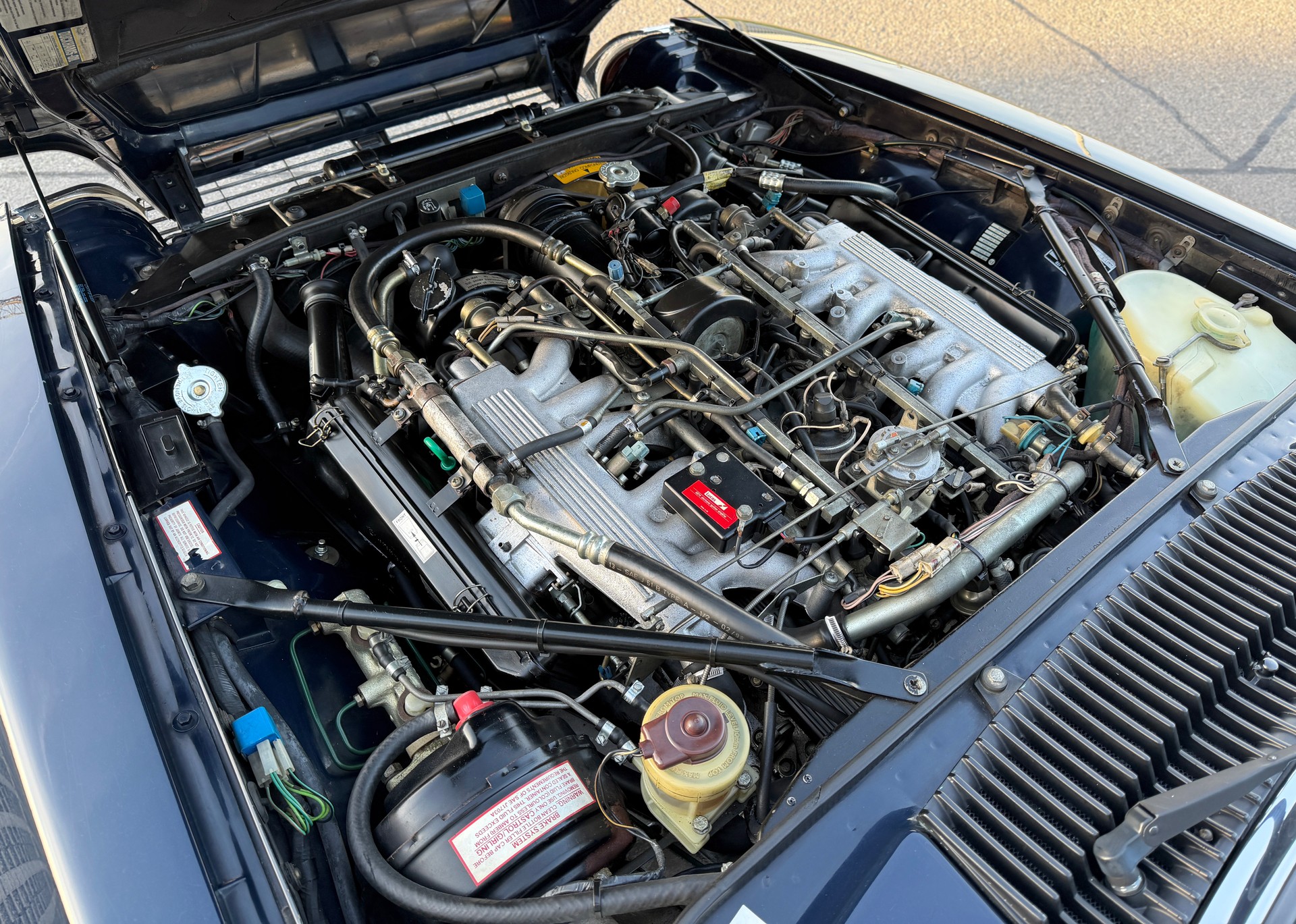JAGUAR XJS 5.3 V12 Convertible-image-12