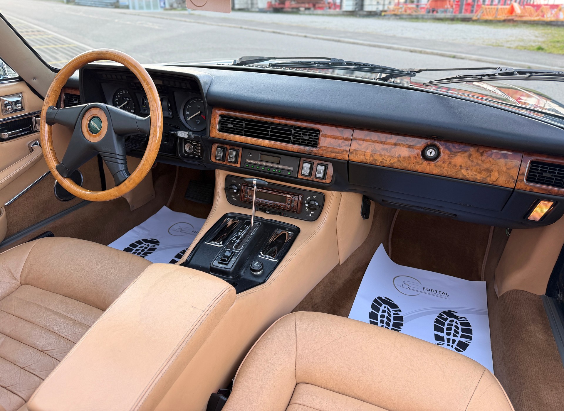 JAGUAR XJS 5.3 V12 Convertible-image-16