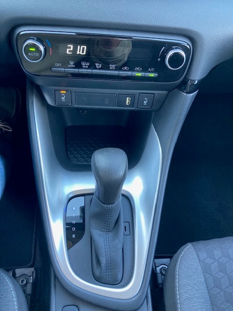 TOYOTA Yaris 1.5 Trend e-CVT-image-10