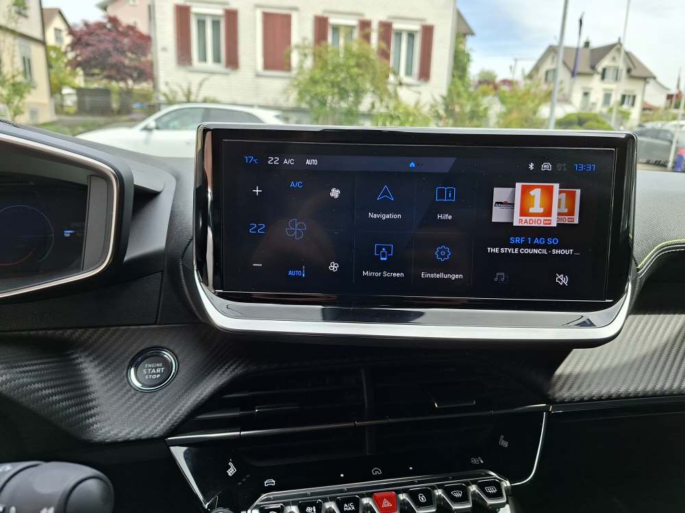 PEUGEOT 2008 1.2 Hybrid 145 GT-image-17