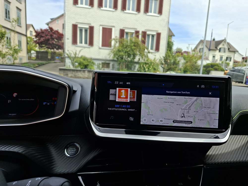 PEUGEOT 2008 1.2 Hybrid 145 GT-image-18