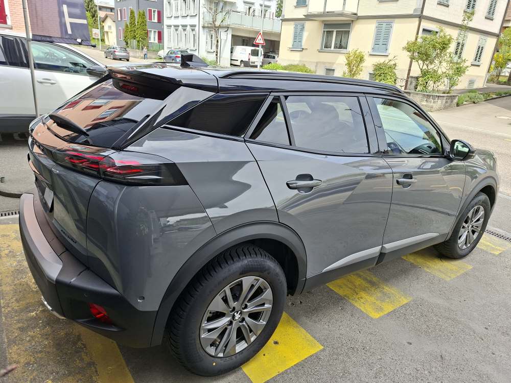 PEUGEOT 2008 1.2 Hybrid 145 GT-image-14