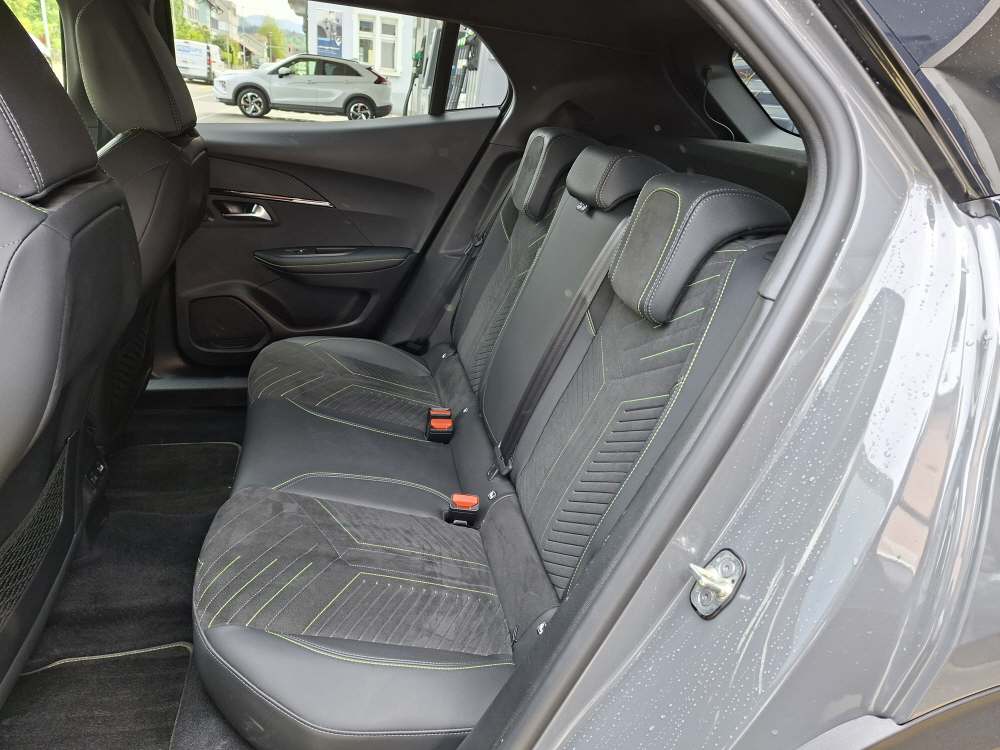 PEUGEOT 2008 1.2 Hybrid 145 GT-image-7