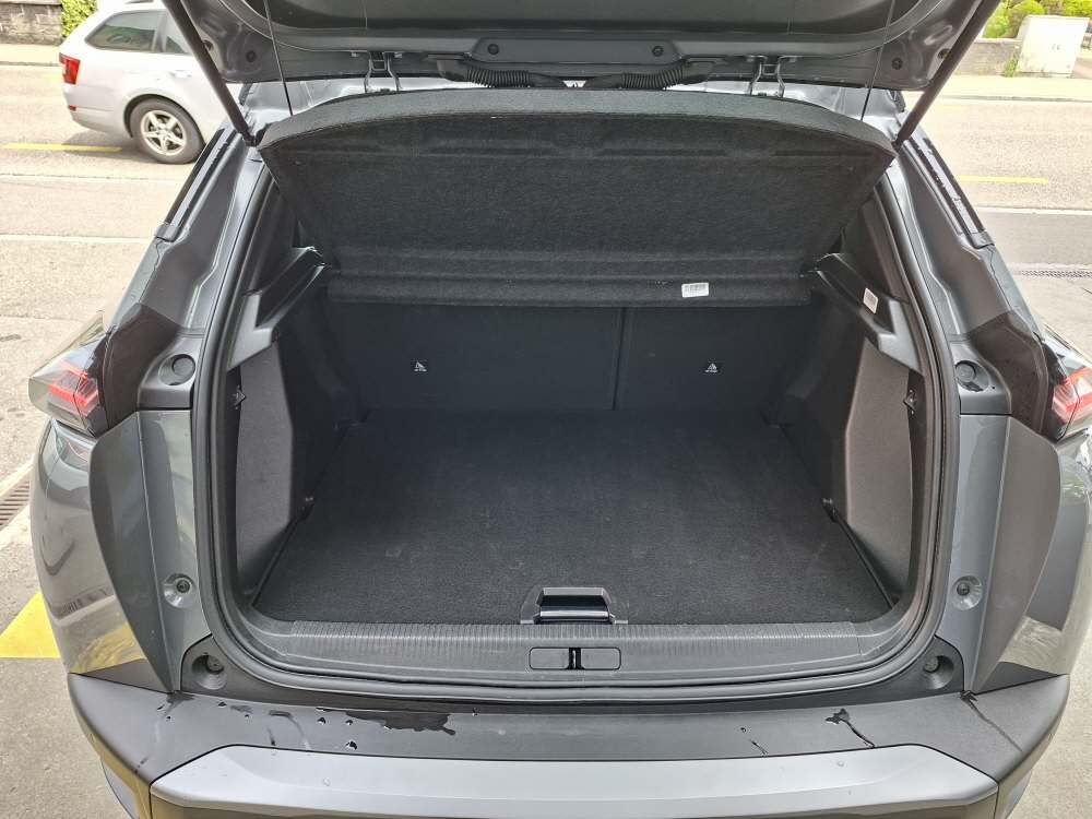PEUGEOT 2008 1.2 Hybrid 145 GT-image-8