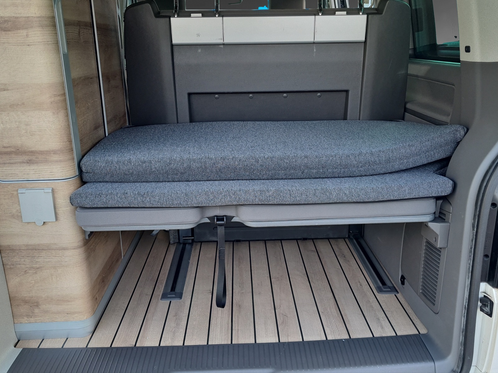 VW T6.1 California 2.0 TDI Ocean Edition Liberty 4Motion DSG-image-9