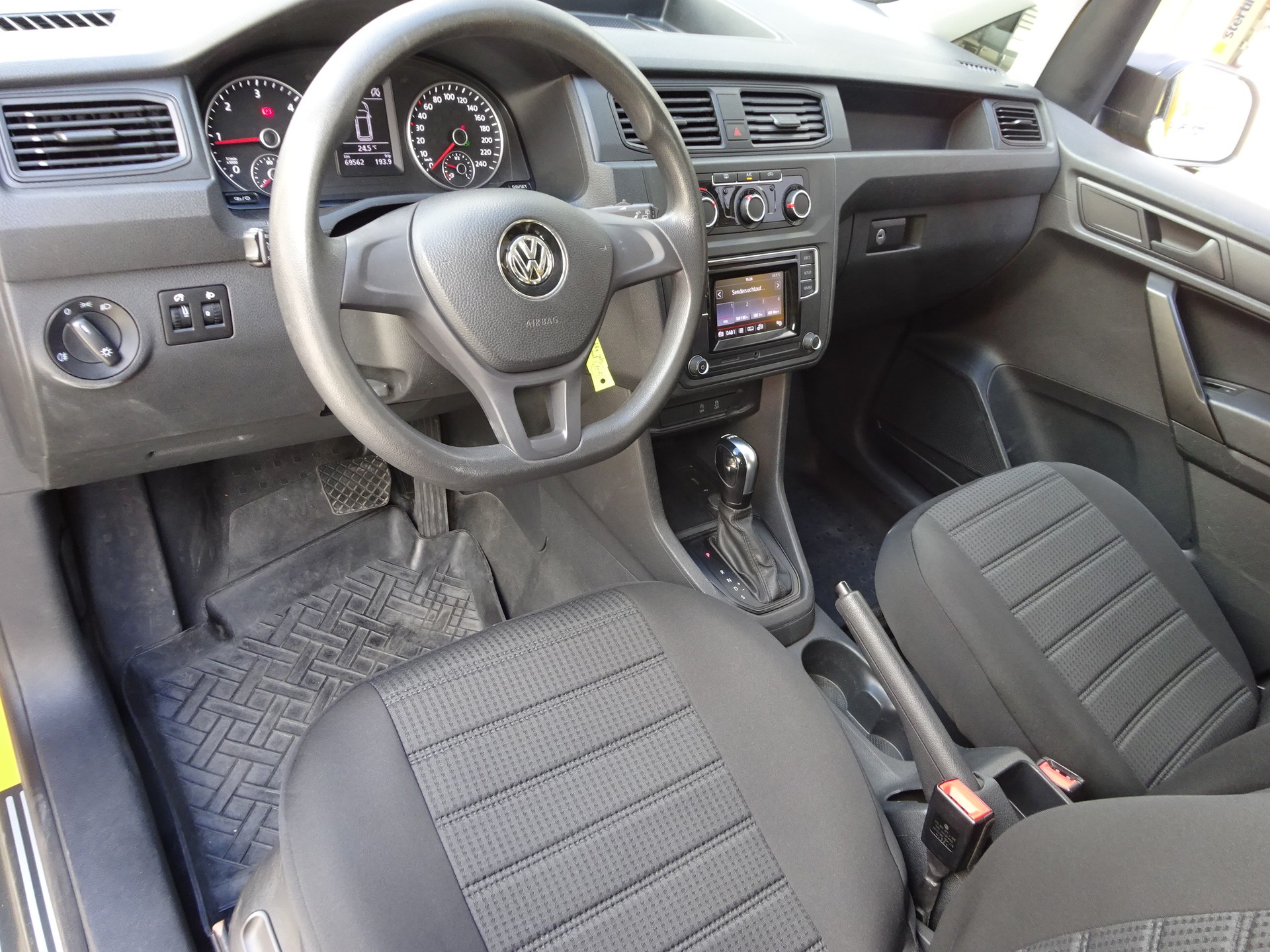 VW Caddy 2.0TDI 4Motion BlueMotion Technology DSG-image-16