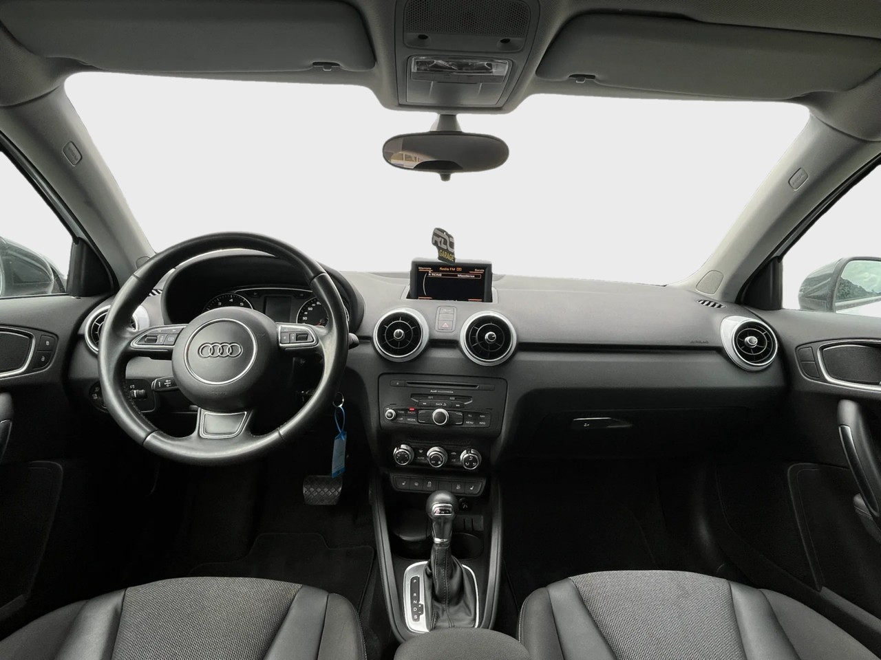 AUDI A1 Sportback 1.4 TFSI Attraction S-tronic-image-8