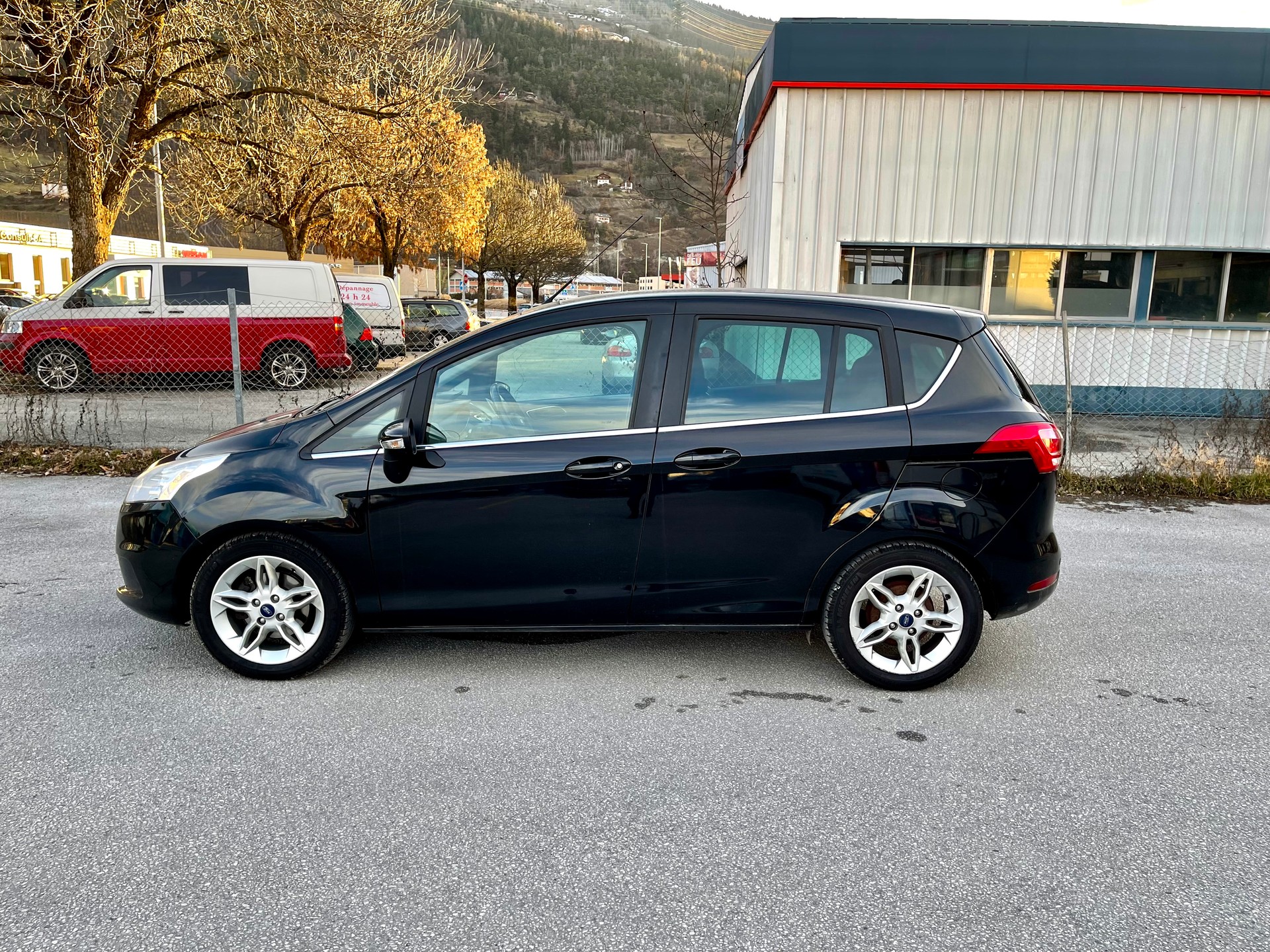 FORD B-Max 1.6 Ti-VCT Titanium PowerShift-image-11