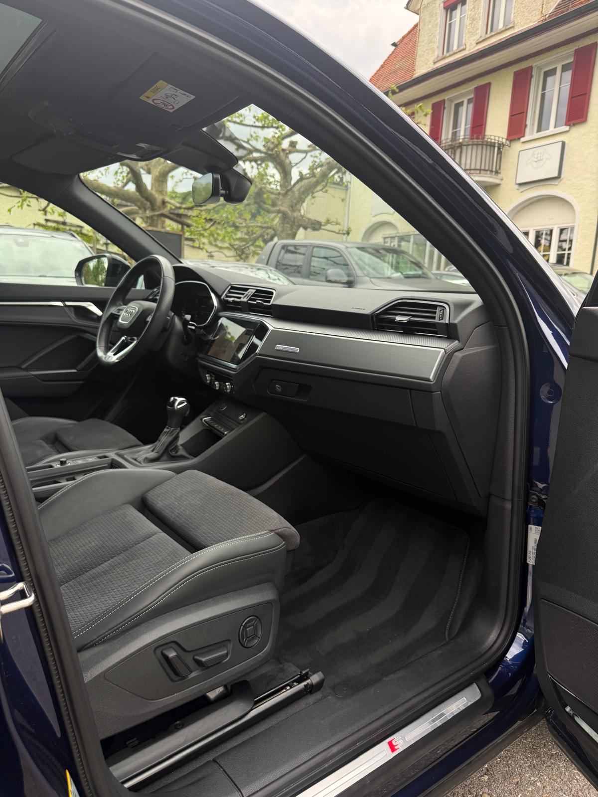 AUDI Q3 Sportback 35 TFSI S line Attraction S-tronic-image-11