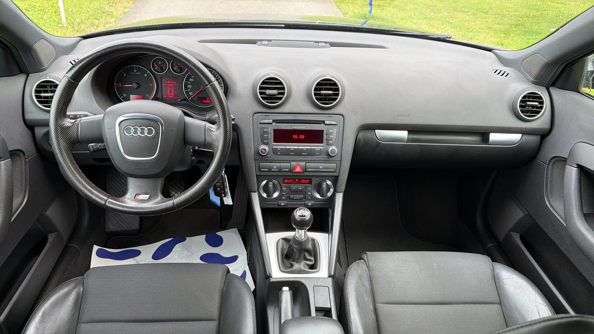 AUDI A3 Sportback 2.0 TDI Attraction-image-5