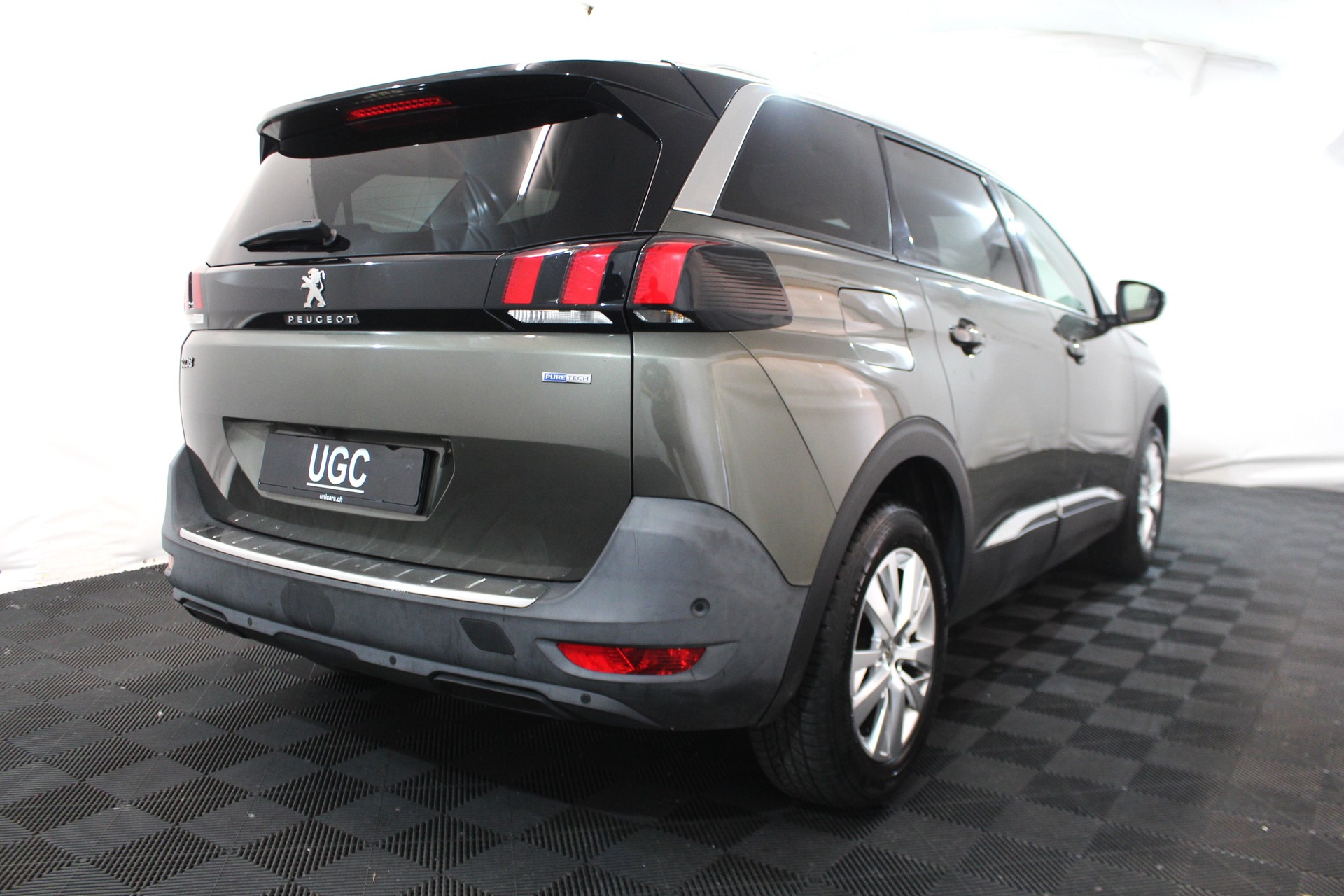PEUGEOT 5008 1.2 PureTech Allure-image-5