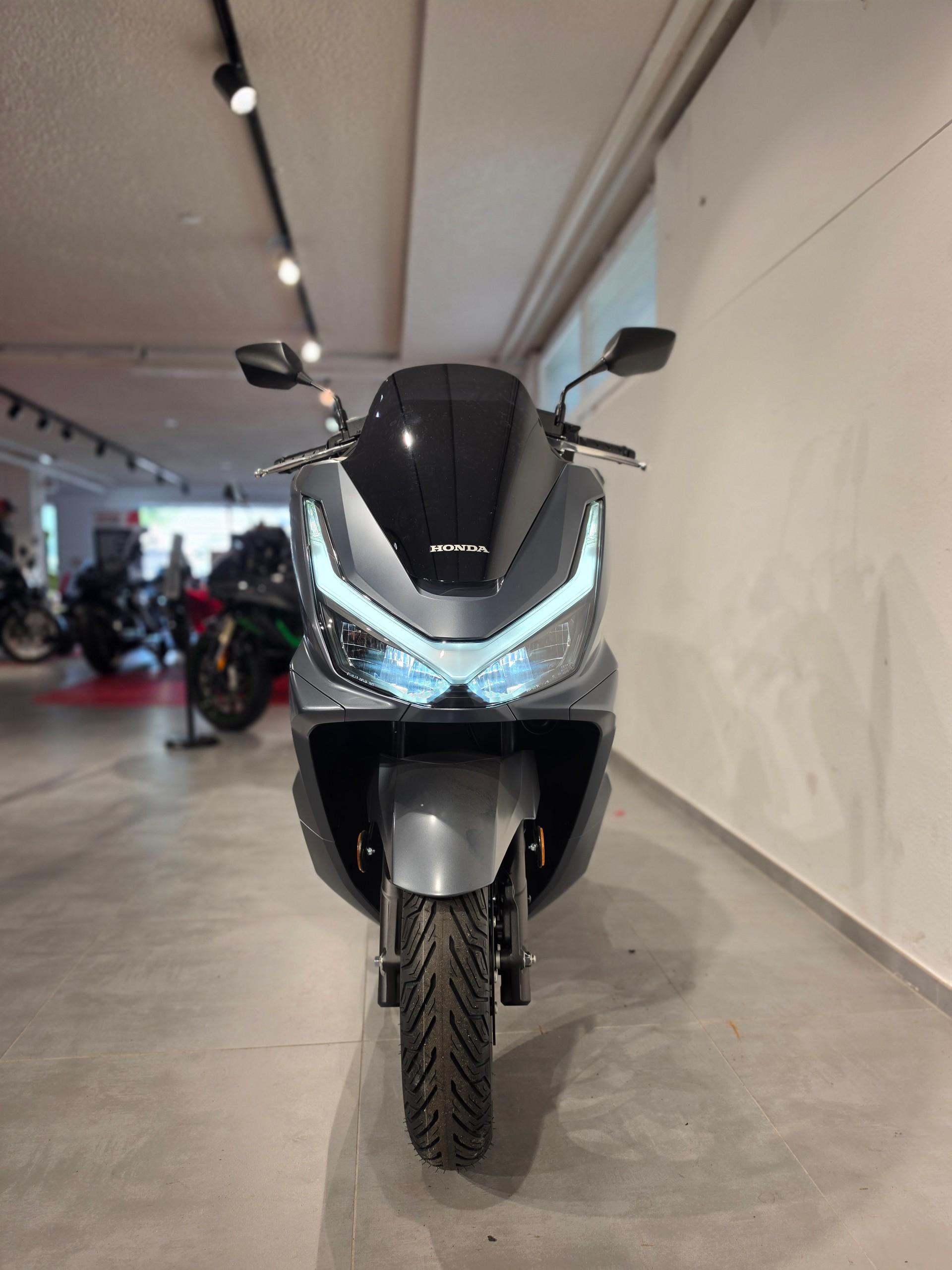 HONDA PCX 125 i ABS-showroom-element-1