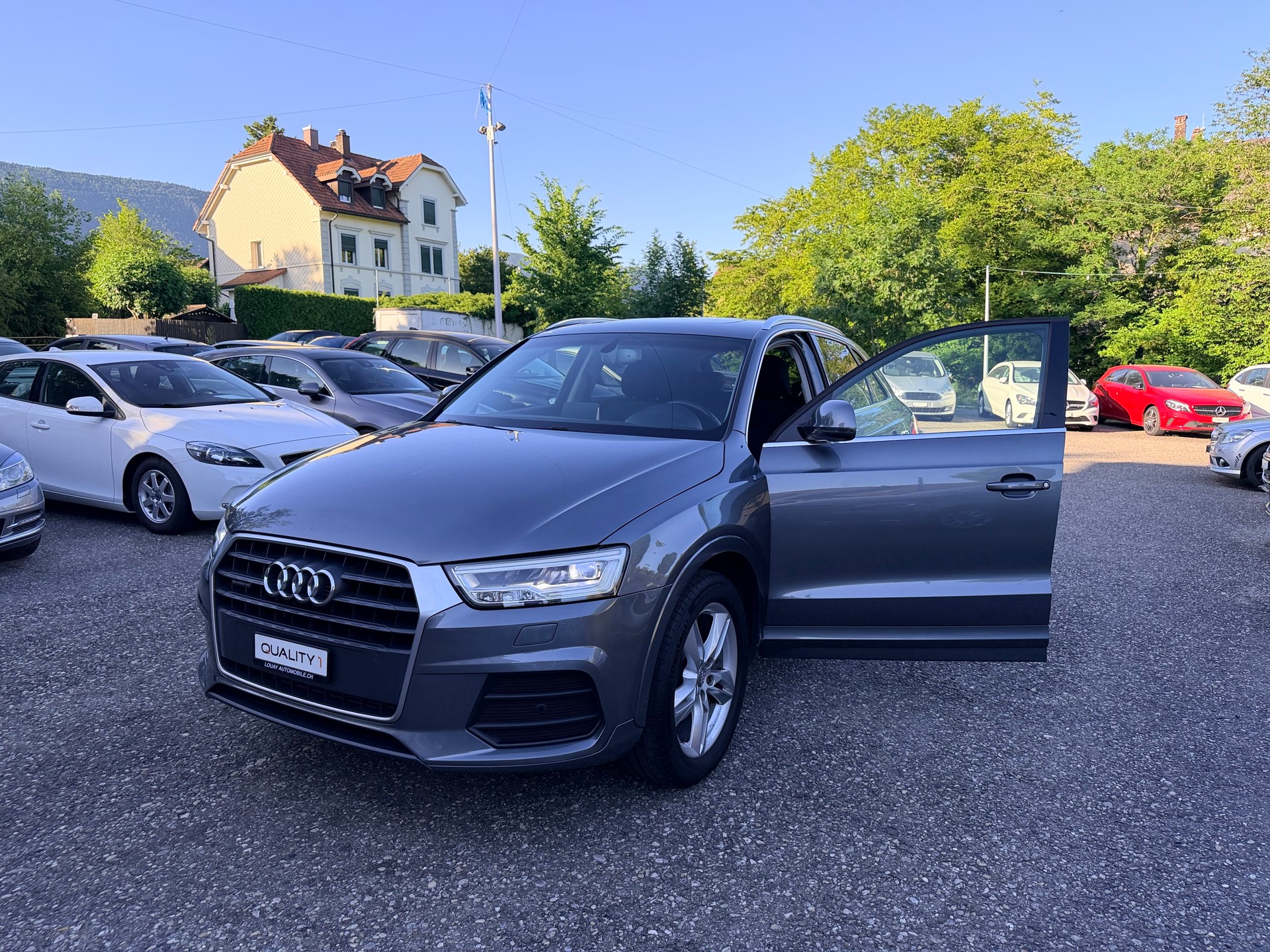 AUDI Q3 2.0 TFSI design quattro S-tronic-image-13