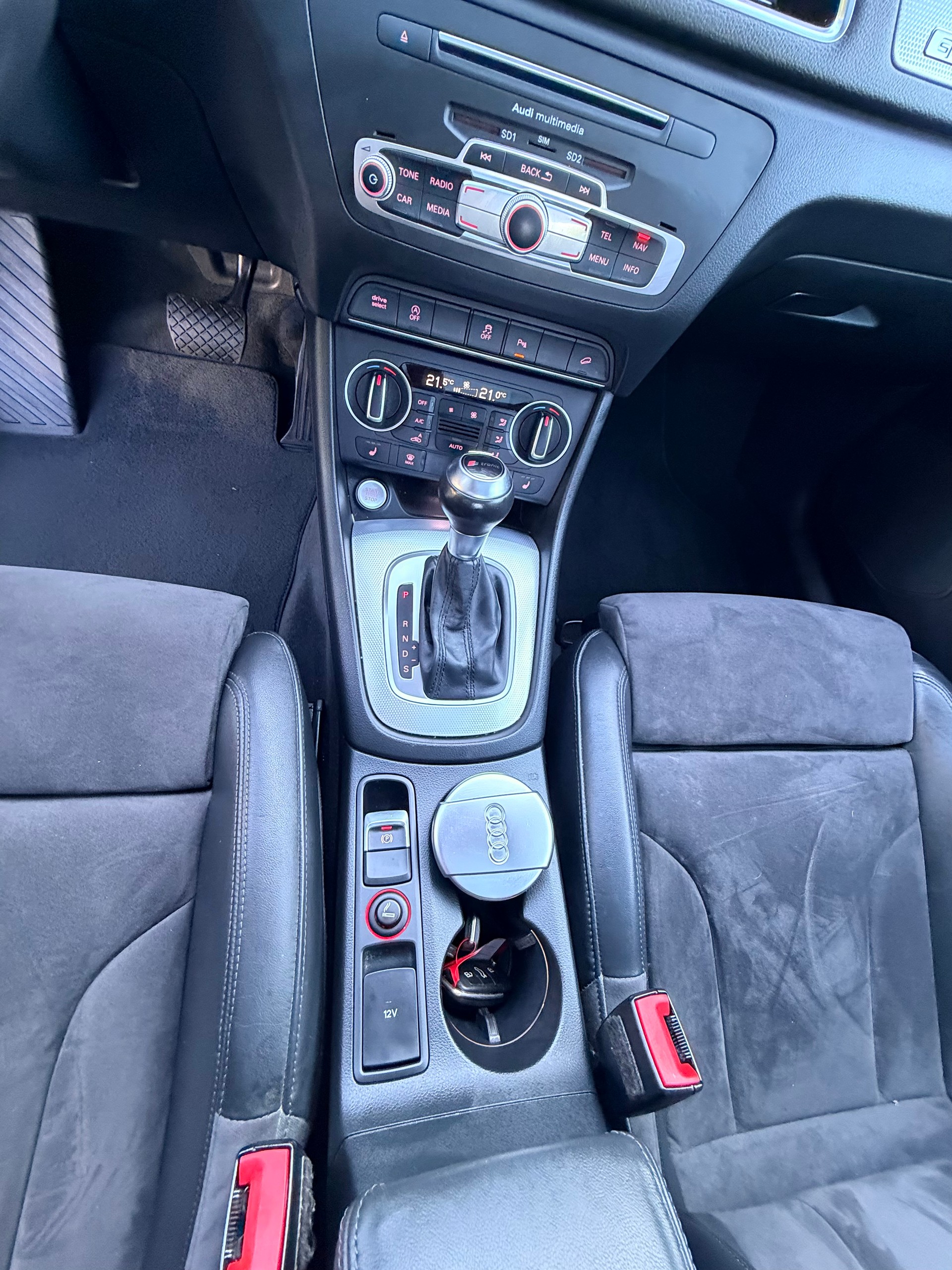 AUDI Q3 2.0 TFSI design quattro S-tronic-image-16