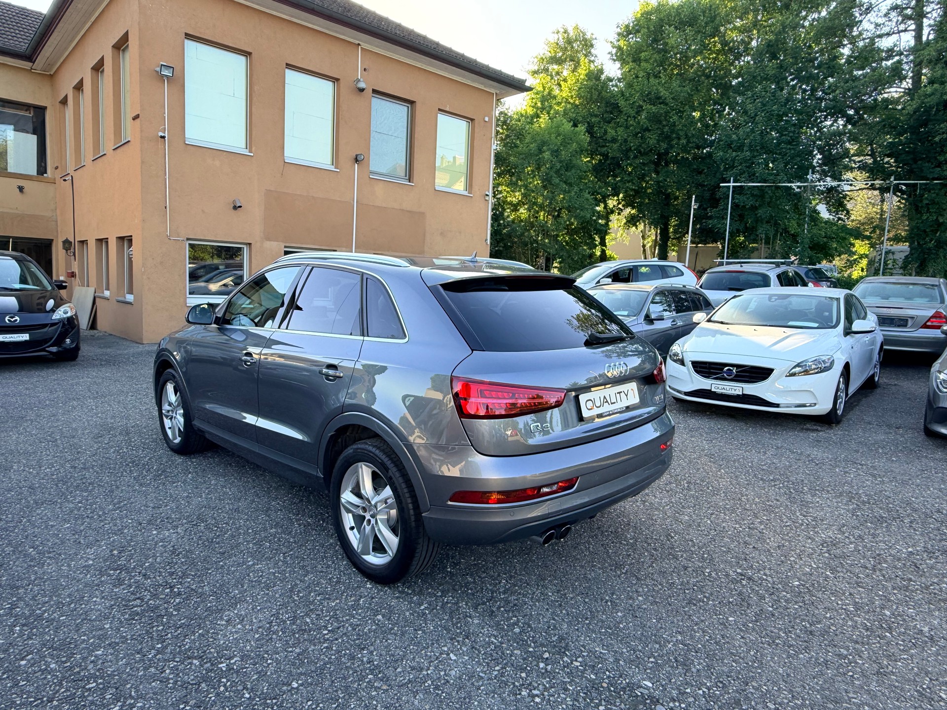 AUDI Q3 2.0 TFSI design quattro S-tronic-image-5