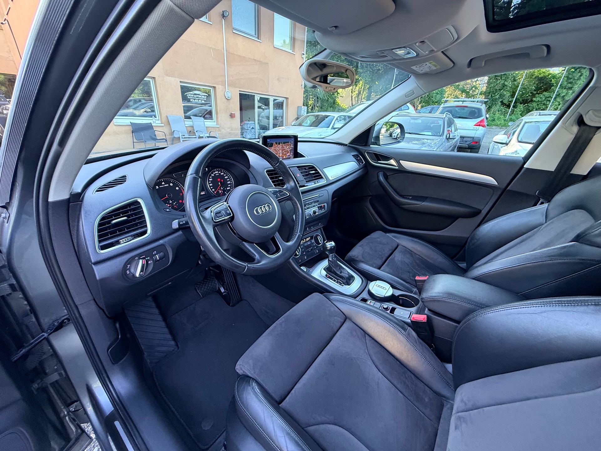 AUDI Q3 2.0 TFSI design quattro S-tronic-image-17