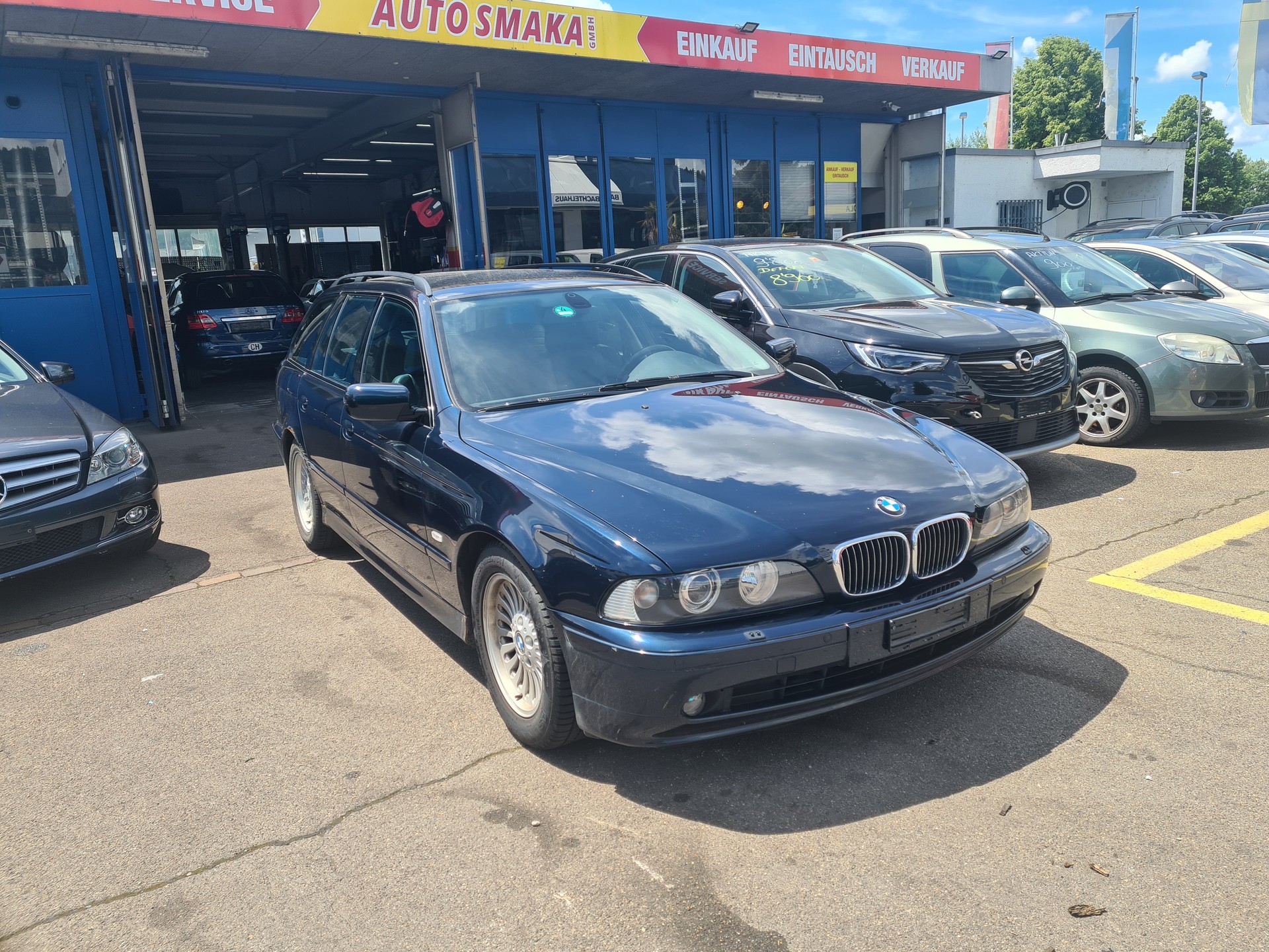 BMW 540i Touring-image-0