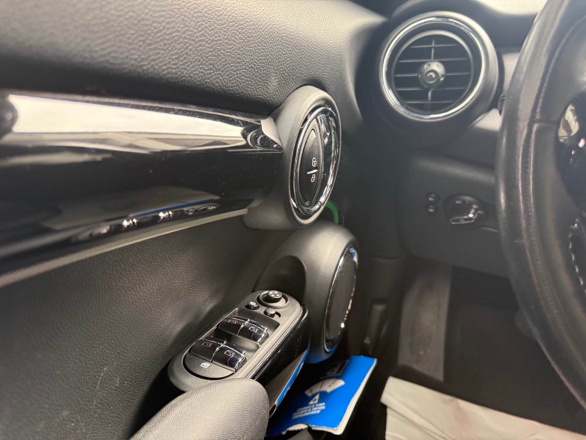 MINI Cooper S Steptronic TRAFALGAR-image-11