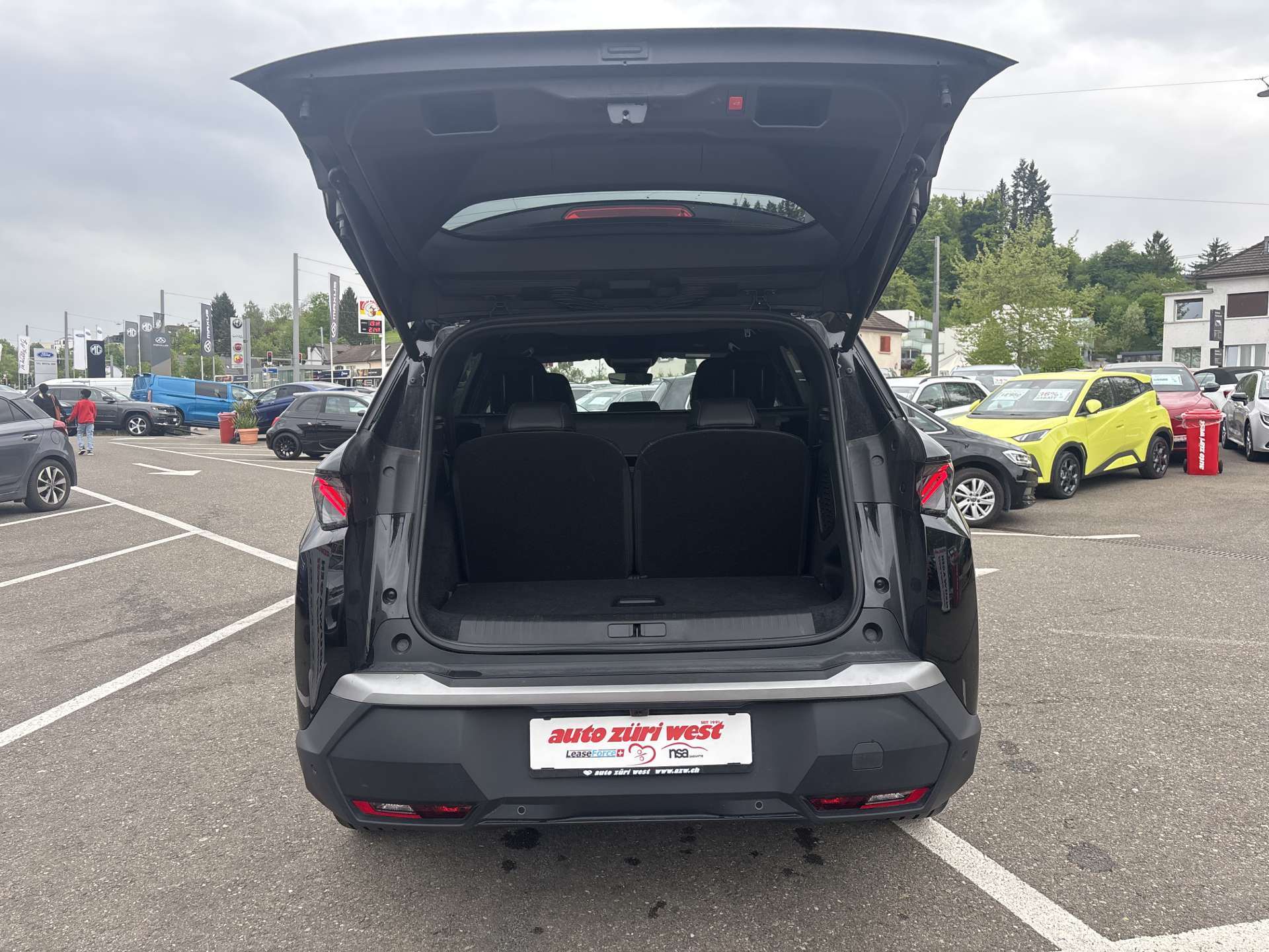 PEUGEOT 5008 145 Hybrid GT 7-Plätzer e-DCS-Automat-image-7