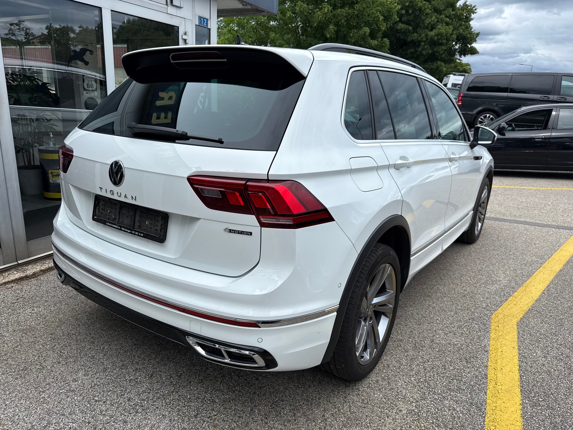 VW Tiguan 2.0TSI R-Line 4Motion DSG-showroom-element-2