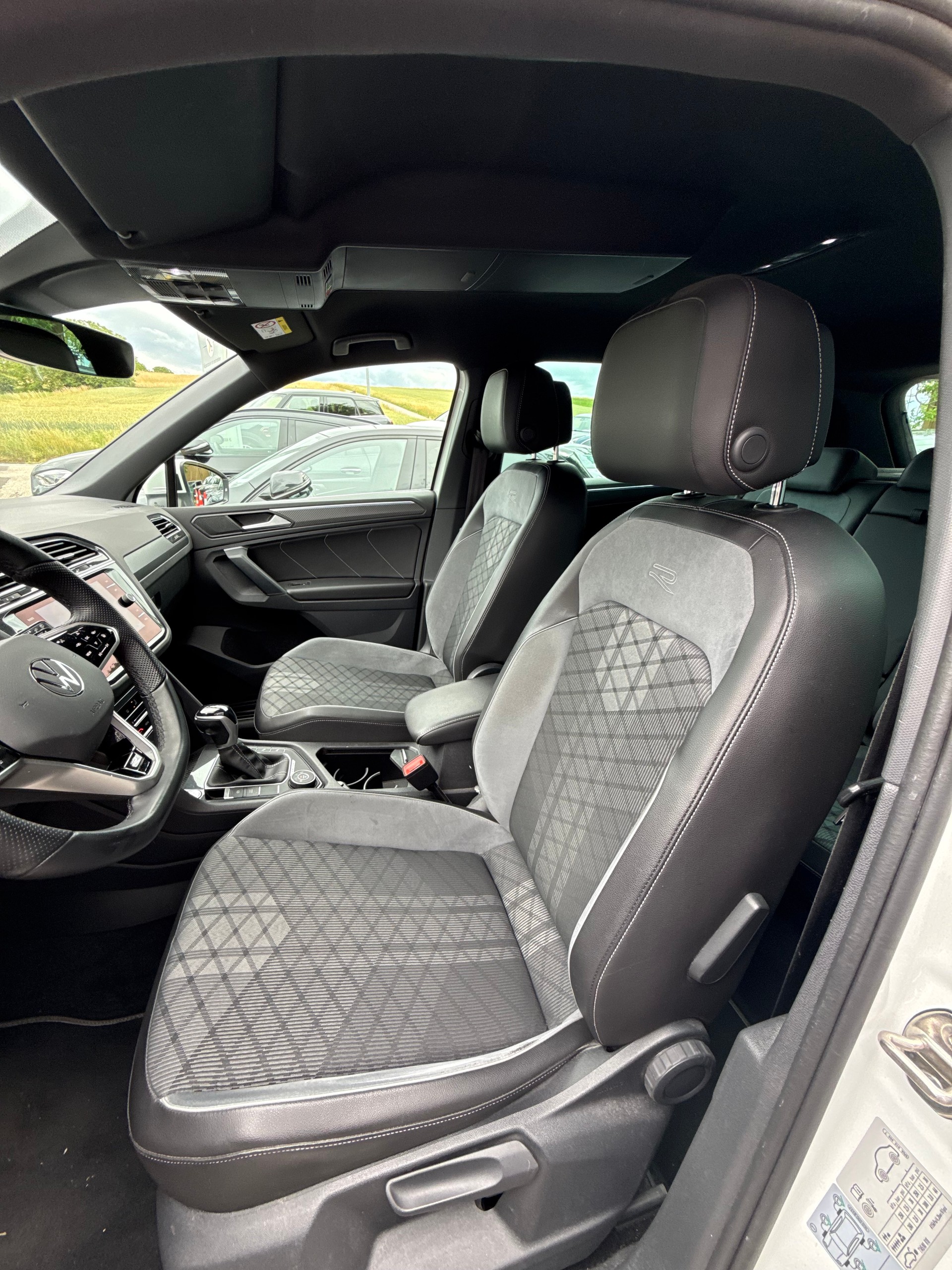 VW Tiguan 2.0TSI R-Line 4Motion DSG-showroom-element-3