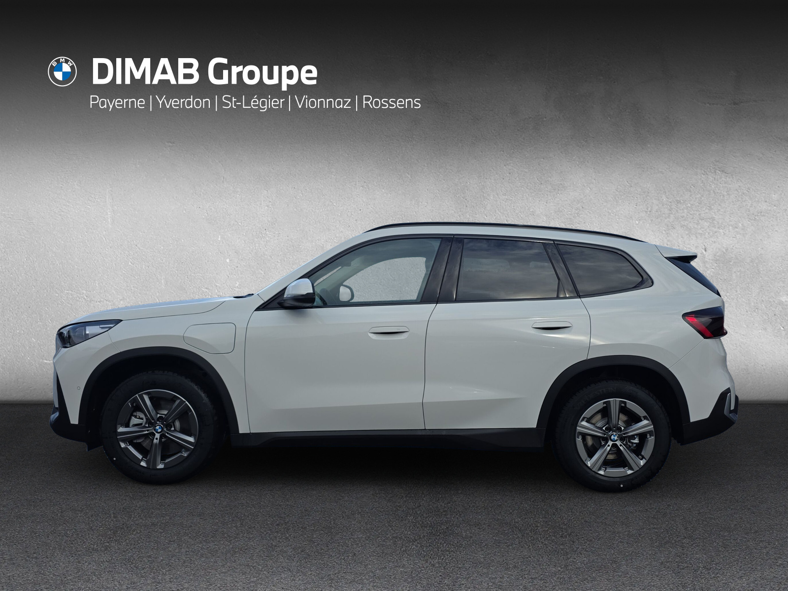 BMW X1 xDrive 25e-showroom-element-1