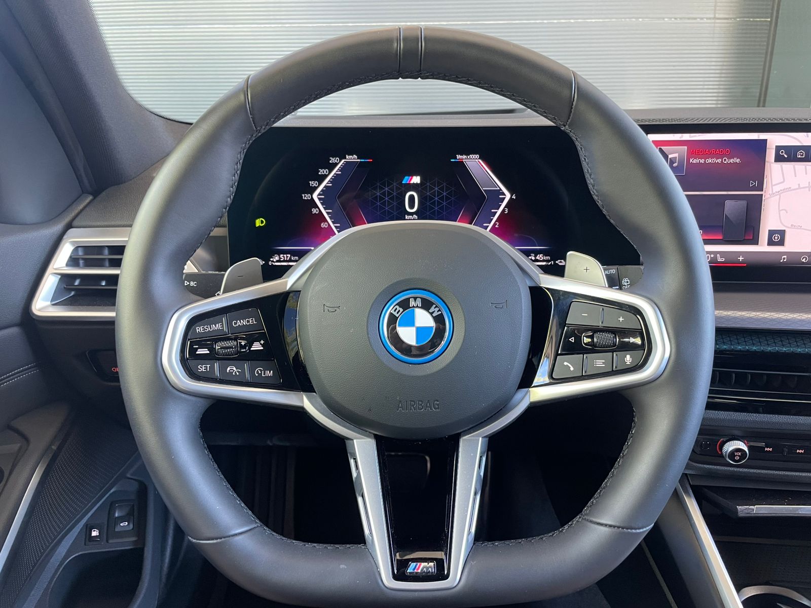 BMW 330e xDrive SAG Touring-image-7