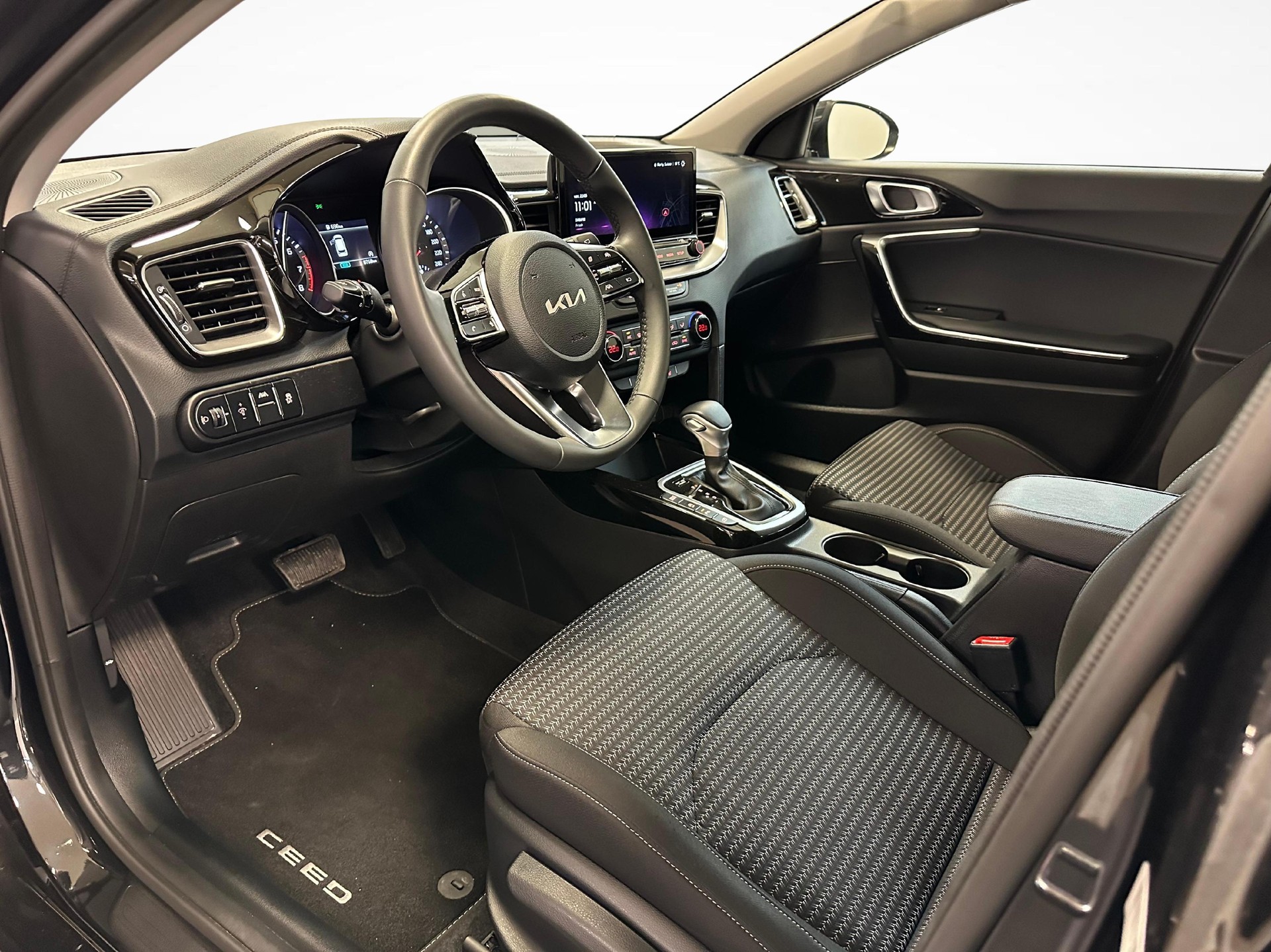 KIA Ceed SW 1.5 T-GDi MHEV Power-showroom-element-3