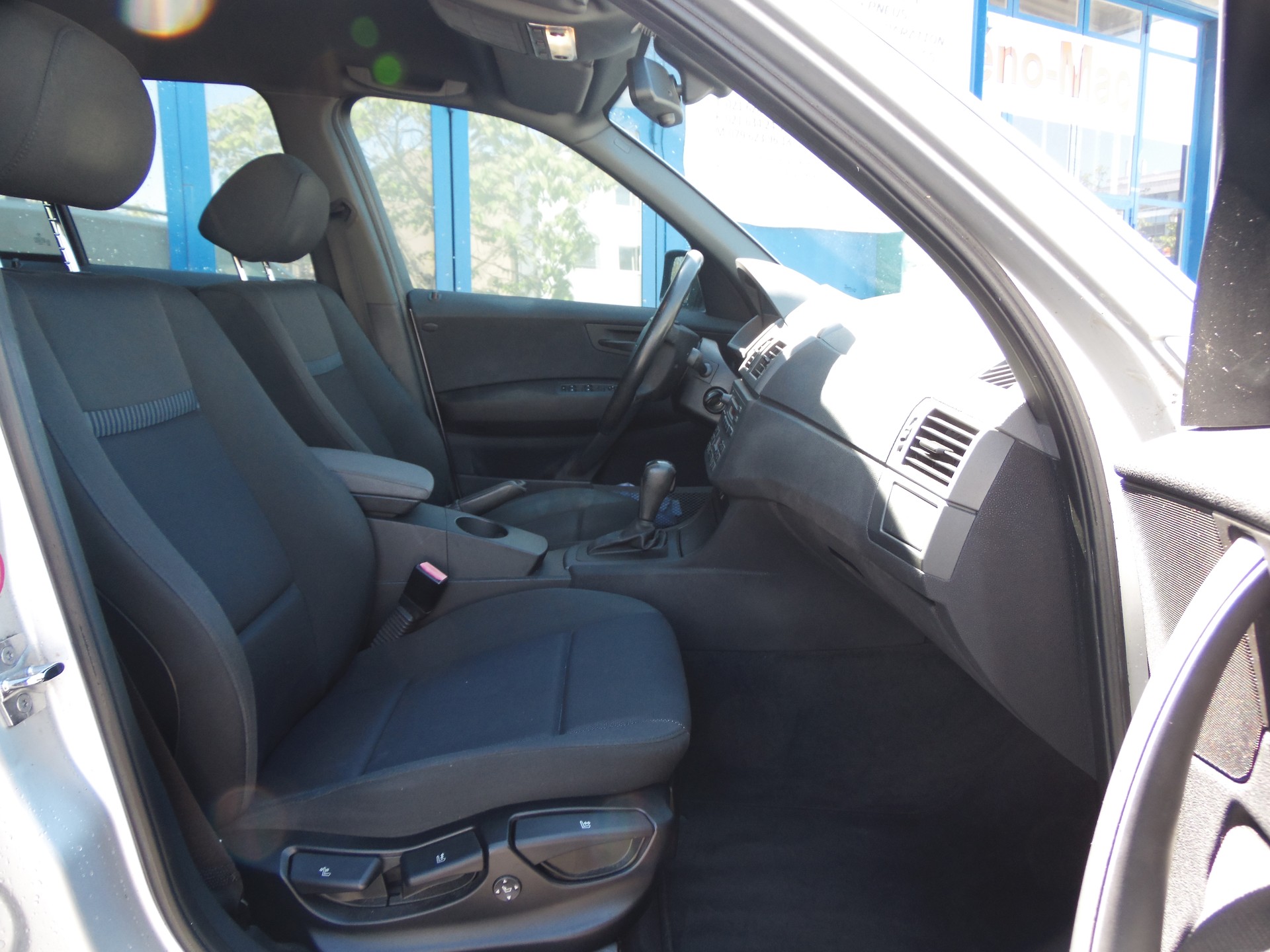 BMW X3 3.0i-image-11