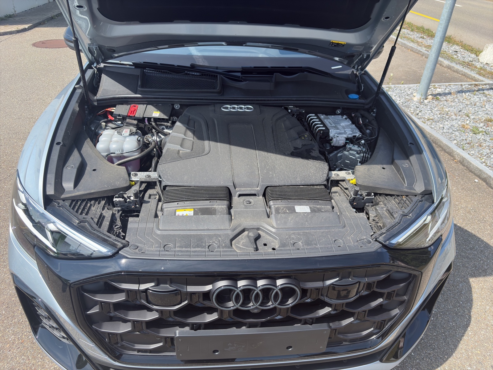 AUDI Q8 SUV 3.0 50 TDI quattro T-Tronic-image-18