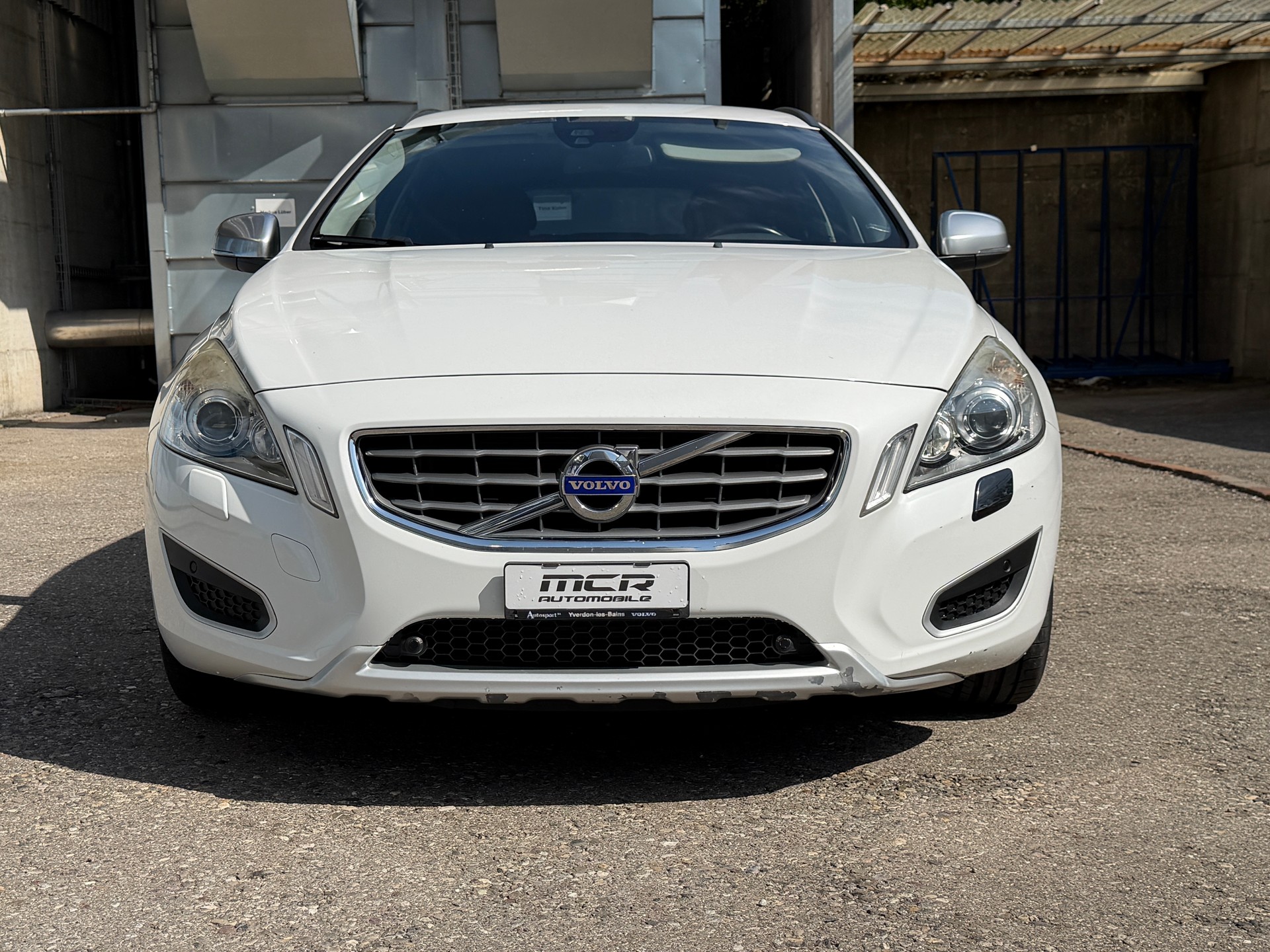 VOLVO V60 2.4 D4 Momentum AWD HEICO 239PS-showroom-element-3