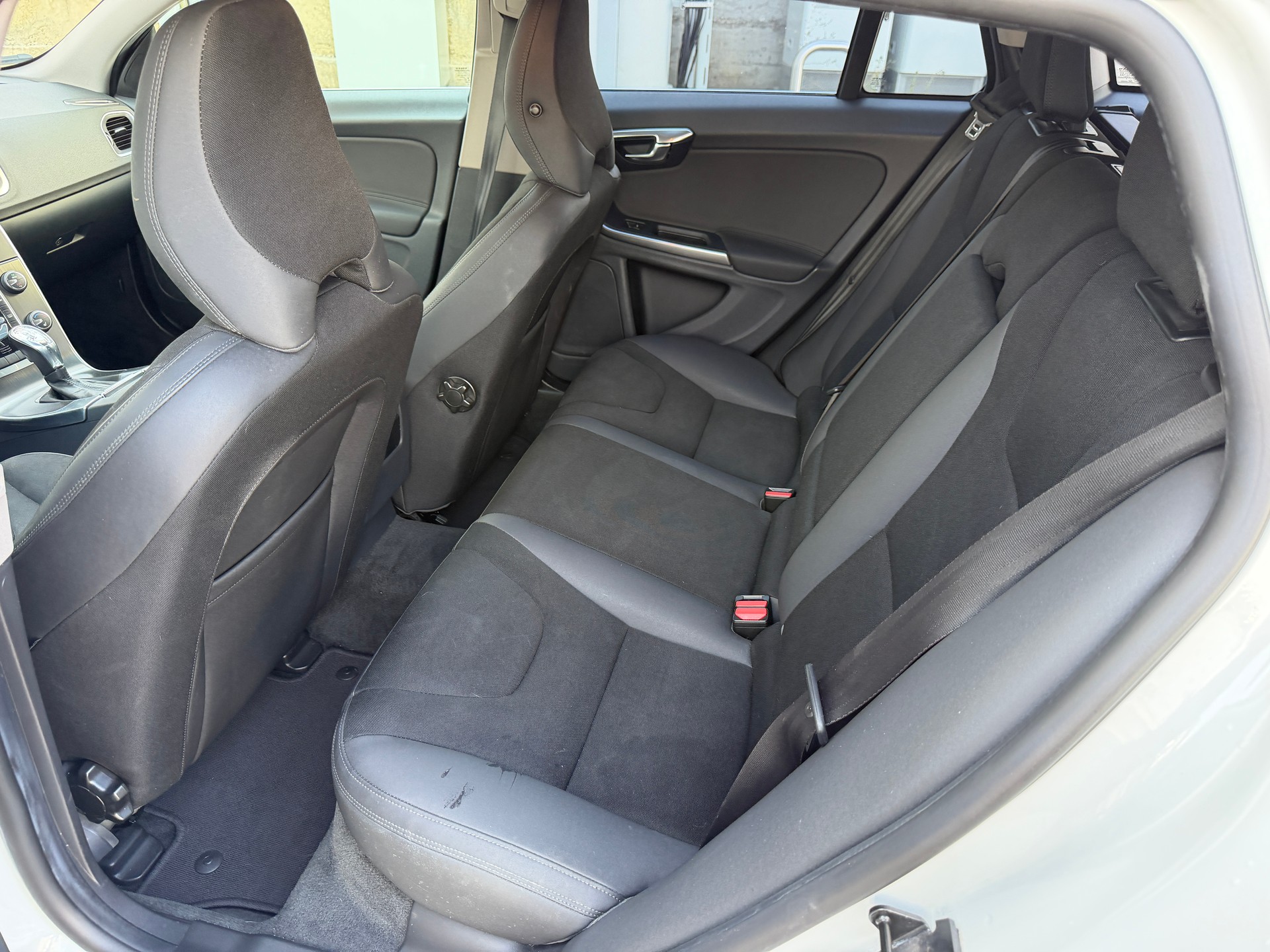 VOLVO V60 2.4 D4 Momentum AWD HEICO 239PS-image-8