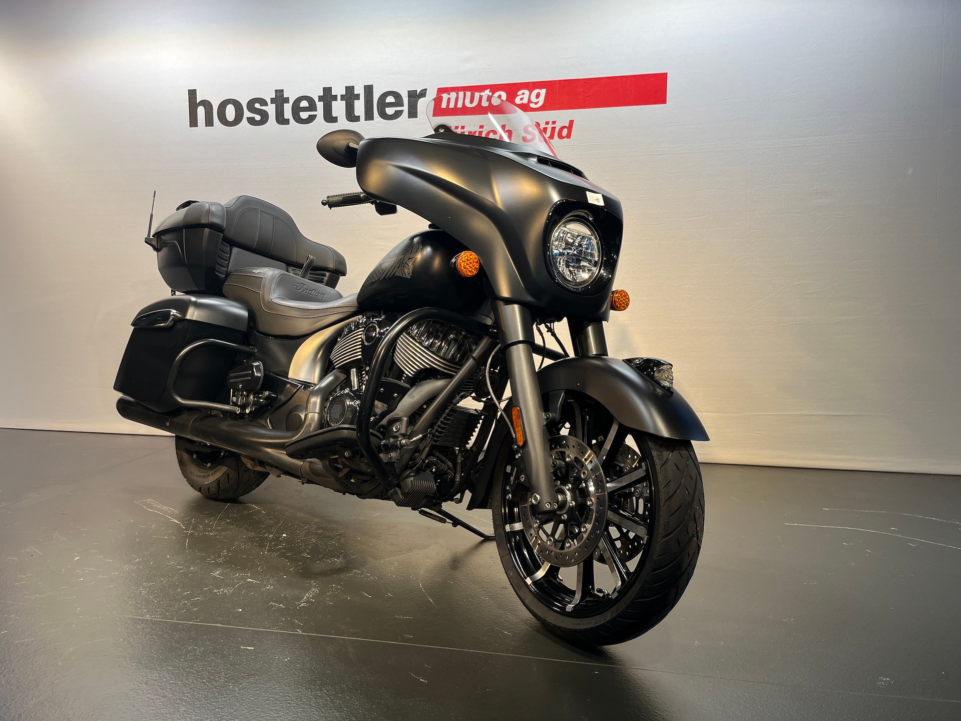 INDIAN Roadmaster Darkhorse-showroom-element-1