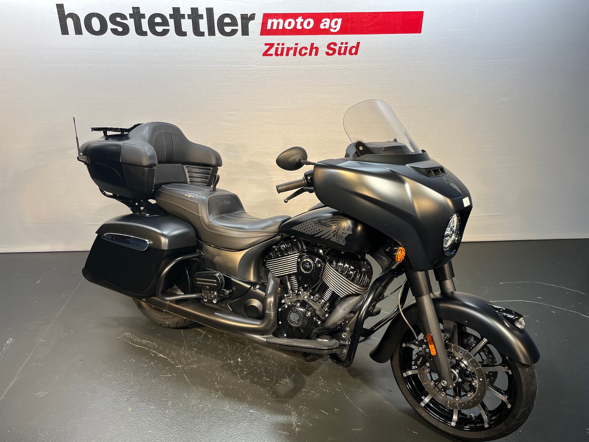 INDIAN Roadmaster Darkhorse-showroom-element-3