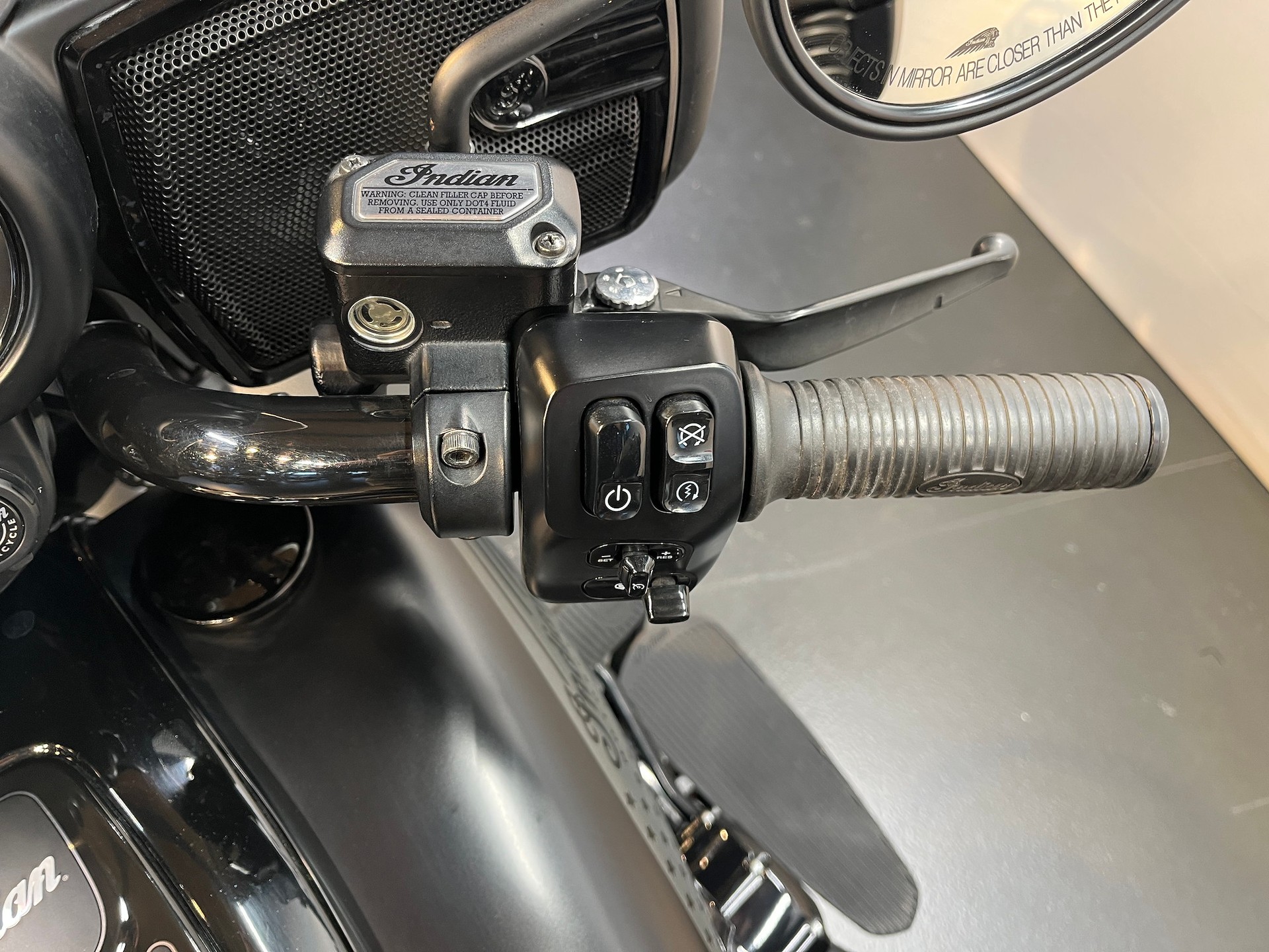 INDIAN Roadmaster Darkhorse-image-11