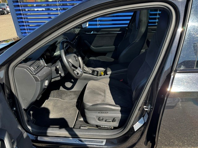 SKODA Superb Combi 2.0 TDi SportLine+ 4x4 DSG-image-4
