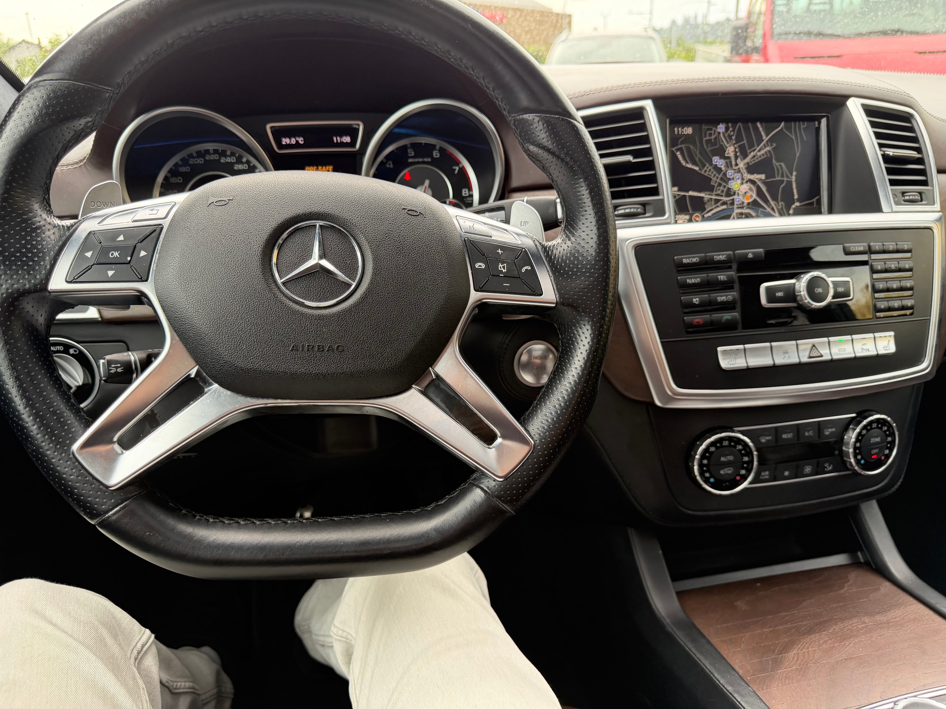 MERCEDES-BENZ ML 63 AMG 4Matic Speedshift-image-12
