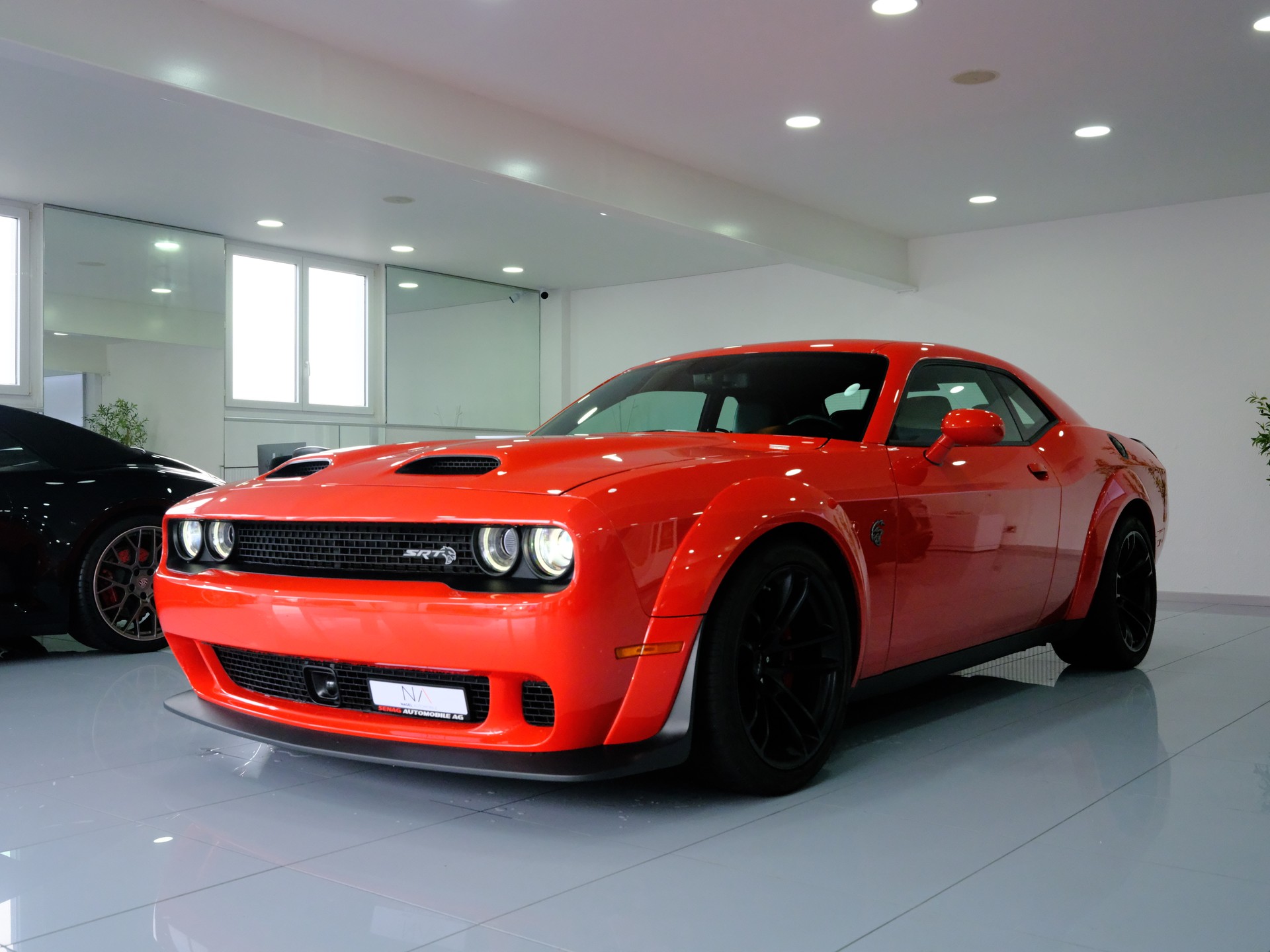 DODGE CHALLENGER HELLCAT WIDEBODY-showroom-element-3