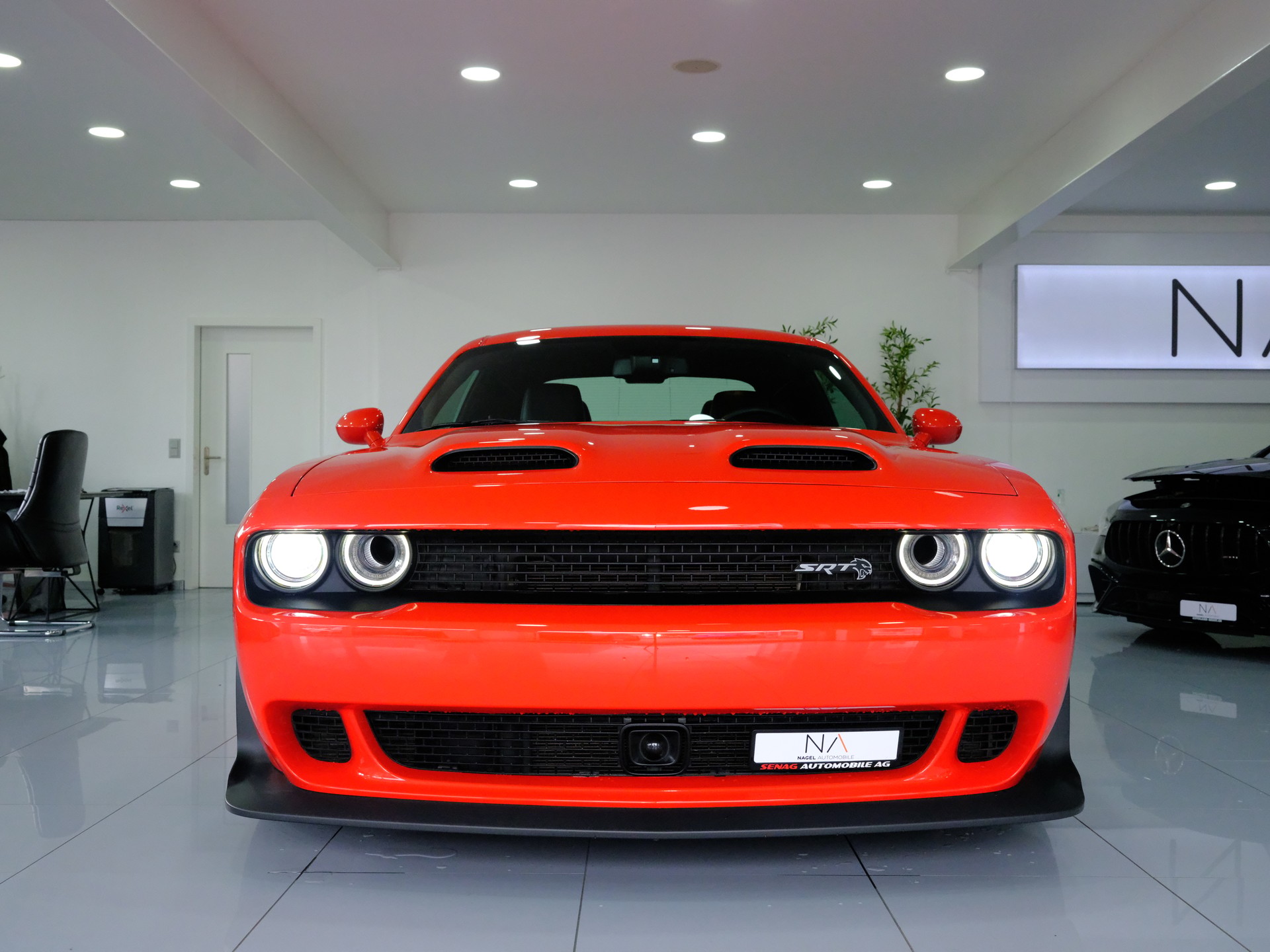 DODGE CHALLENGER HELLCAT WIDEBODY-showroom-element-2
