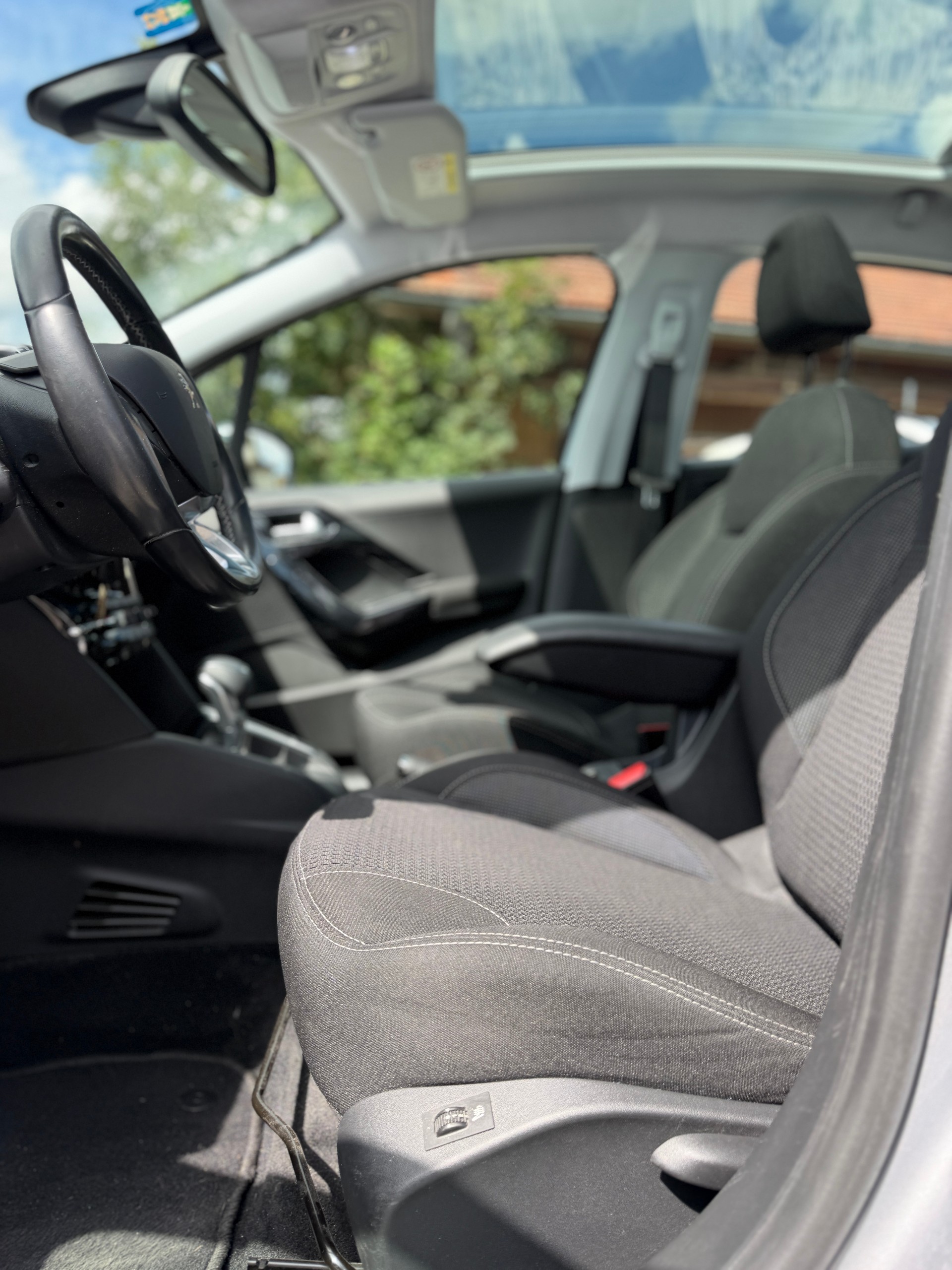 PEUGEOT 208 1.2 PureTech Allure EAT6-showroom-element-2
