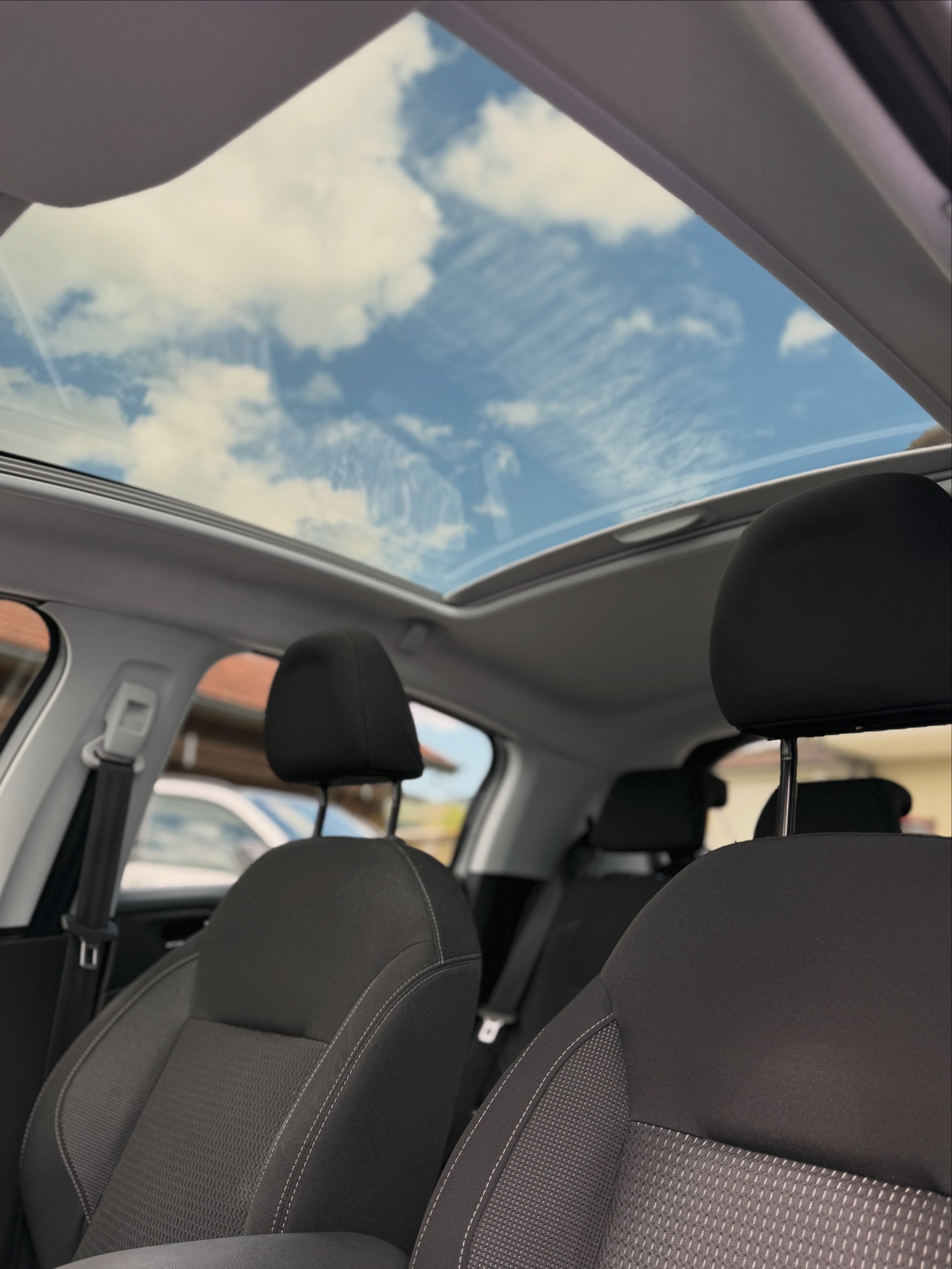 PEUGEOT 208 1.2 PureTech Allure EAT6-showroom-element-1